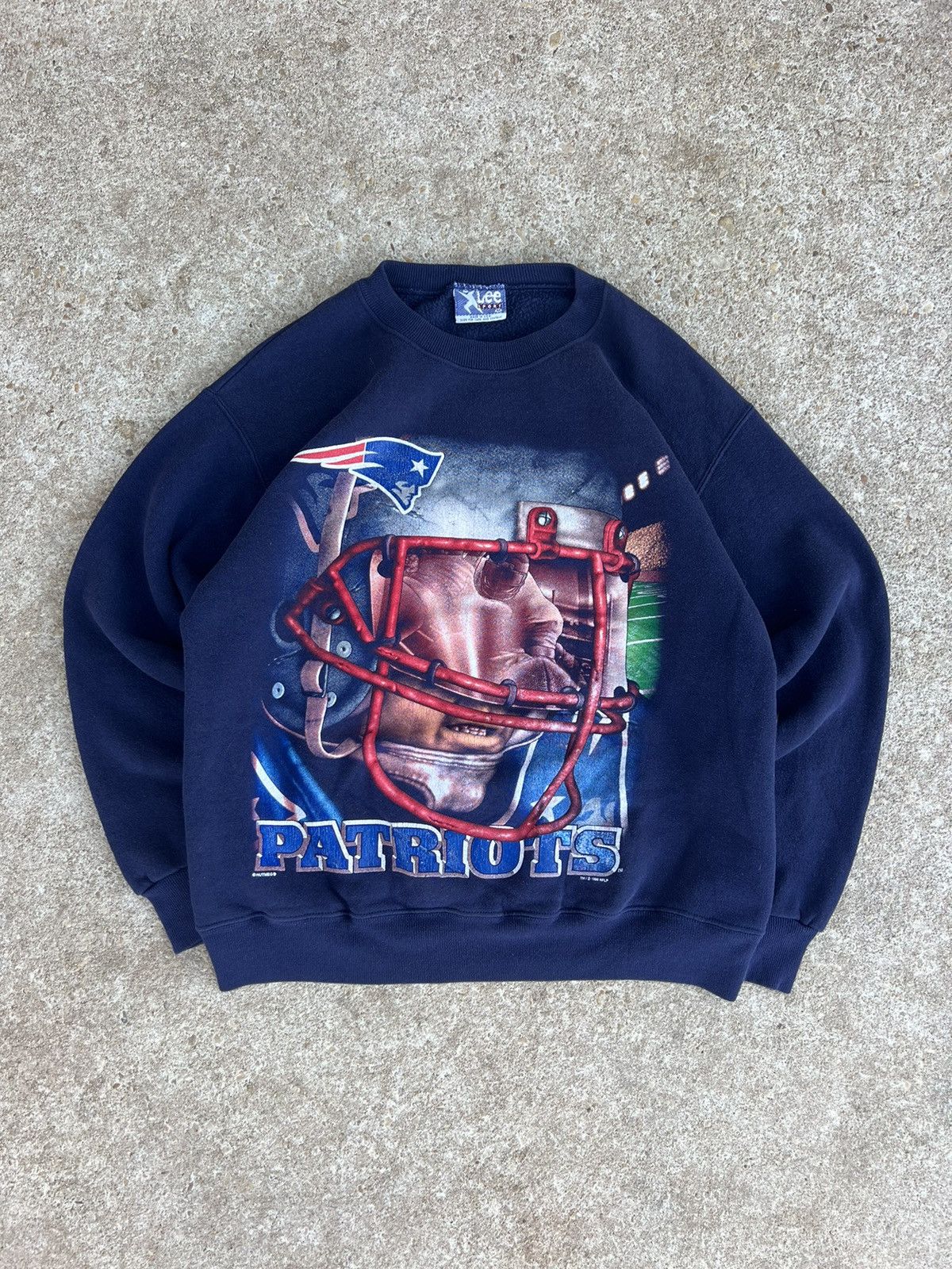 NEW ENGLAND PATRIOTS VINTAGE 90s RUSSELL ATHLETIC NFL FOOTBALL