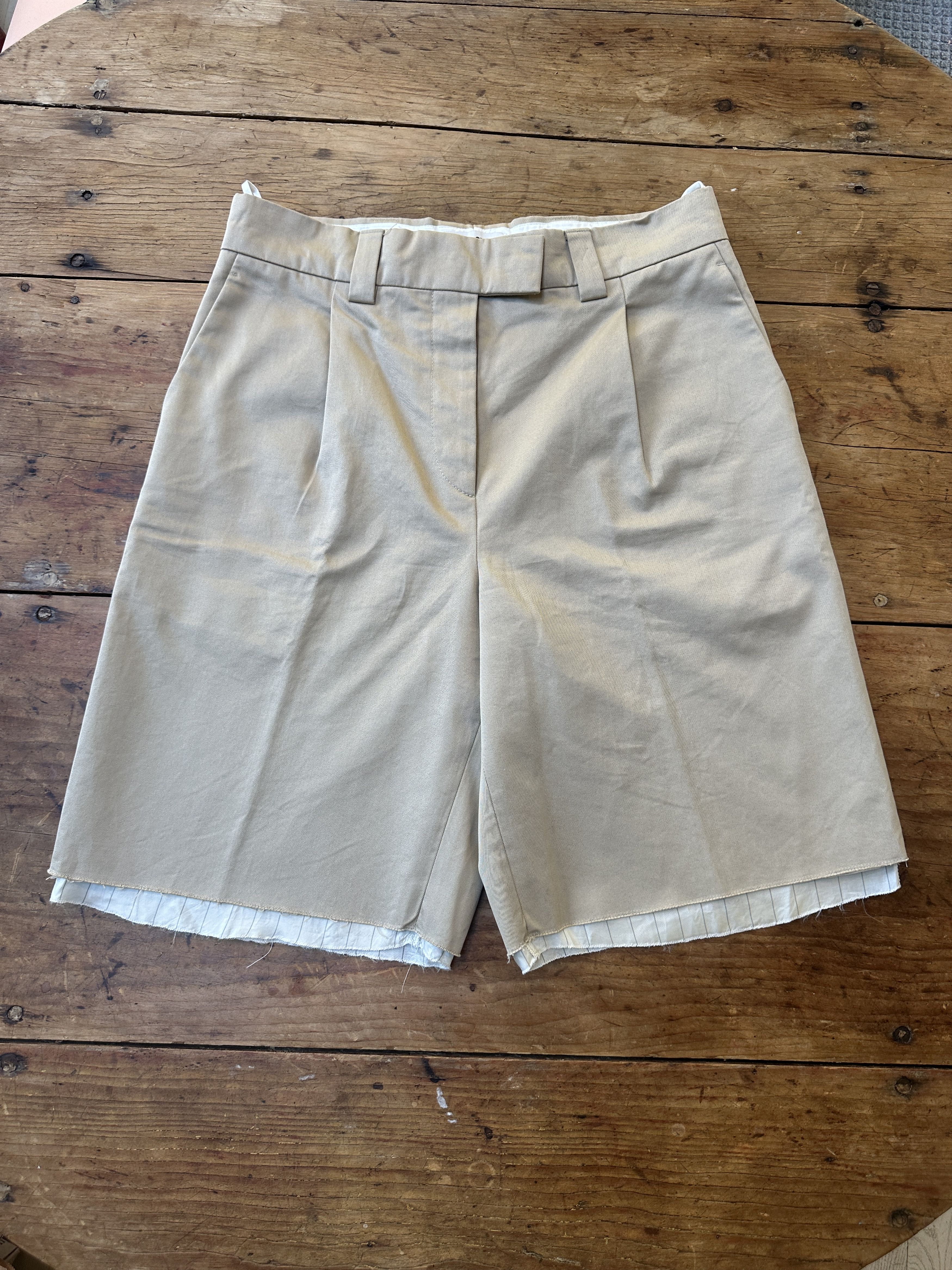 Miu Miu Iconic SS22 Miu Miu Khaki Bermuda Shorts Size 26" / US 2 / IT 38 - 1 Thumbnail