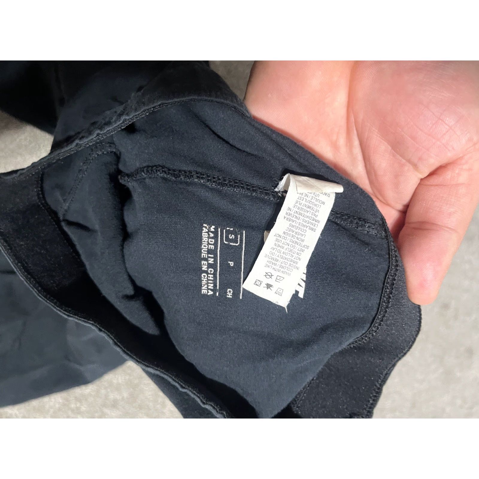 Nike VINTAGE NIKE Club Futura Crop Legging Pants Women's Small Black AR3567 010 Size 28" / US 6 / IT 42 - 4 Thumbnail