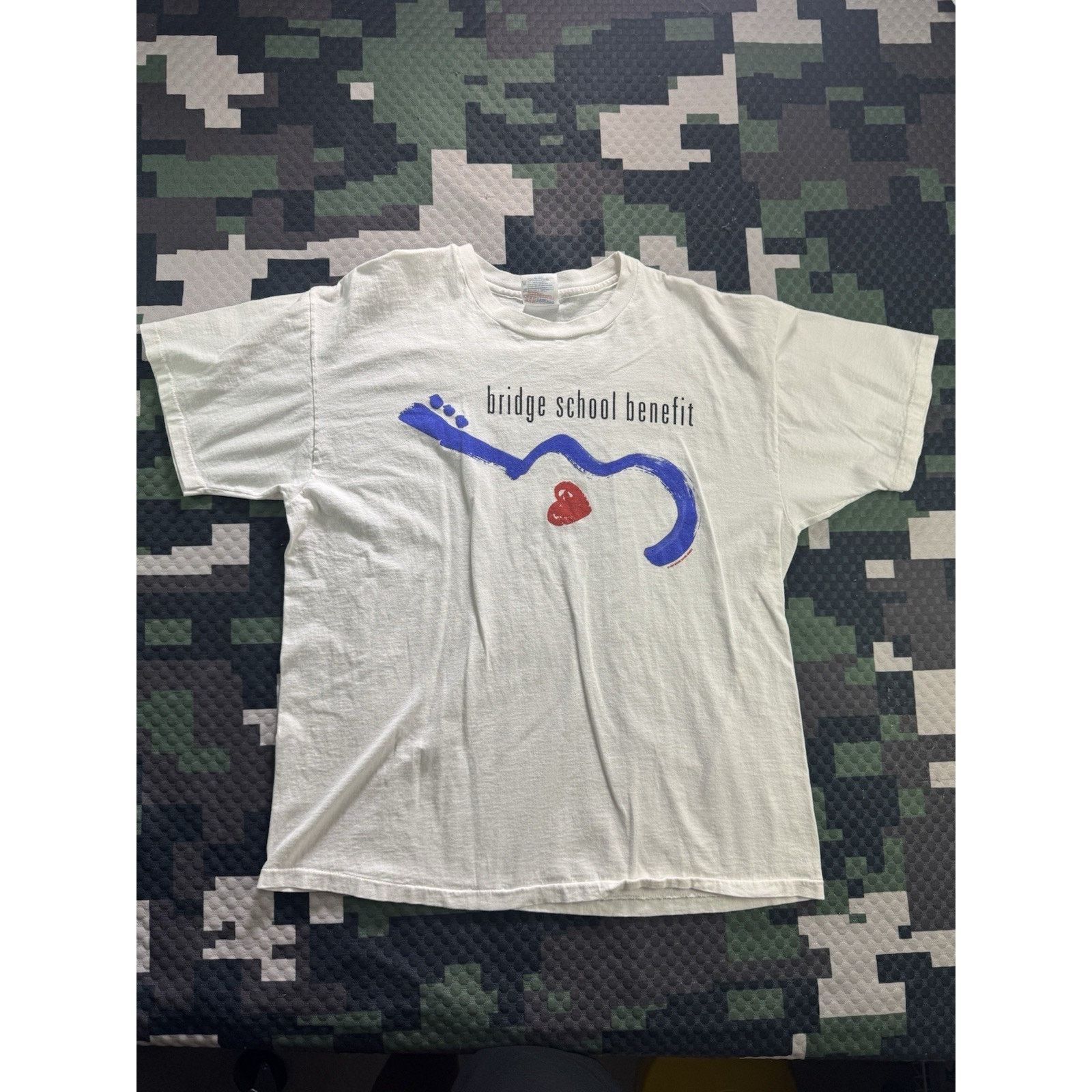 Hanes VTG 90s Bridge School Benefit Concert XL T-Shirt Neil Young Size US XL / EU 56 / 4 - 1 Thumbnail
