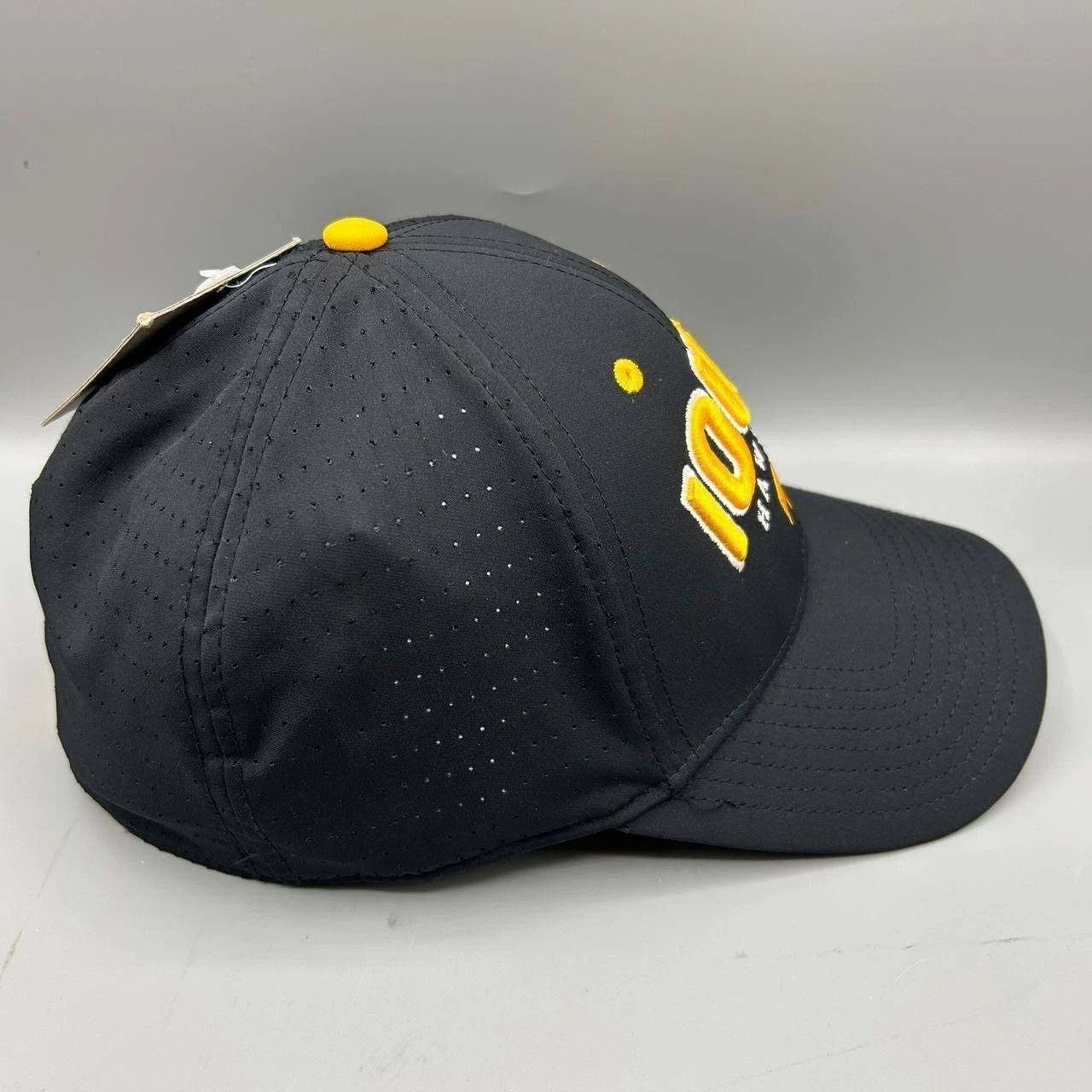 The Game Iowa Hawkeyes NCAA Hat Men Black M-L The Game Stretch Fitted Size ONE SIZE - 5 Thumbnail