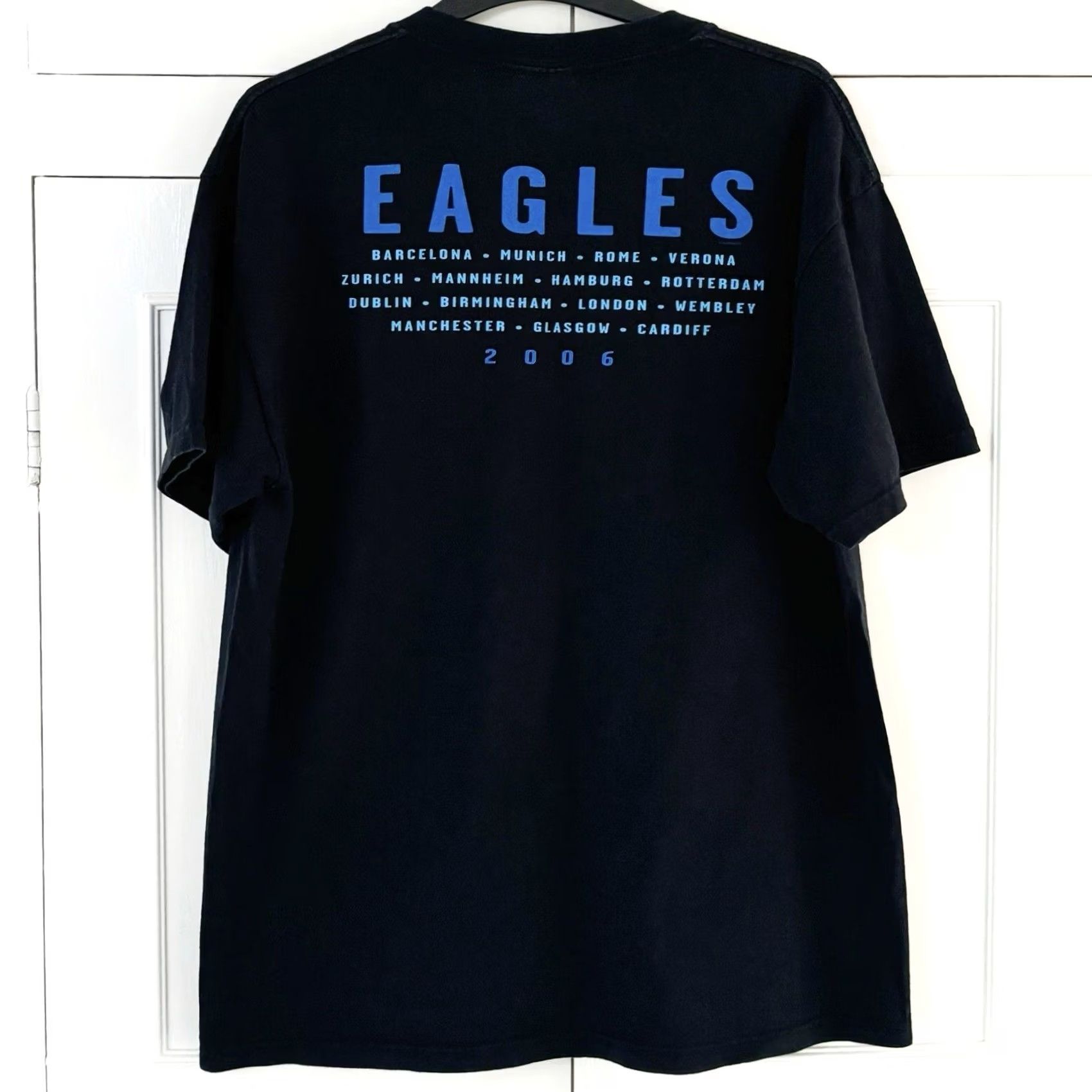 Gildan VINTAGE Gildan Shirt Mens L Black Eagles Size Hotel California Tour Ultra Cotton Size US L / EU 52-54 / 3 - 2 Thumbnail