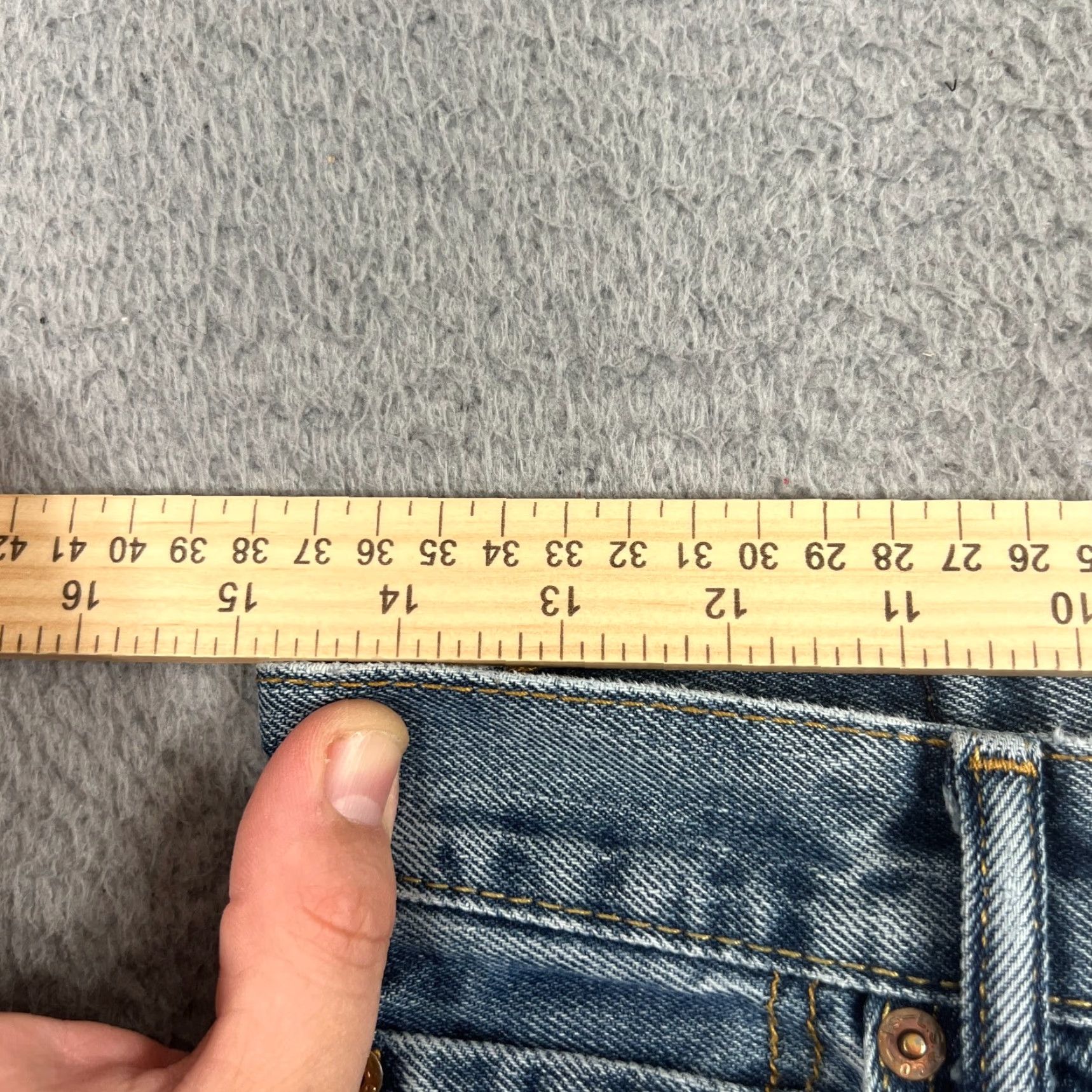 Levi's VINTAGE Levi's 550 Jeans Mens 29x31 Relaxed Fit Distressed Straight Leg Grunge Y2K Blue Size US 29 - 4 Thumbnail