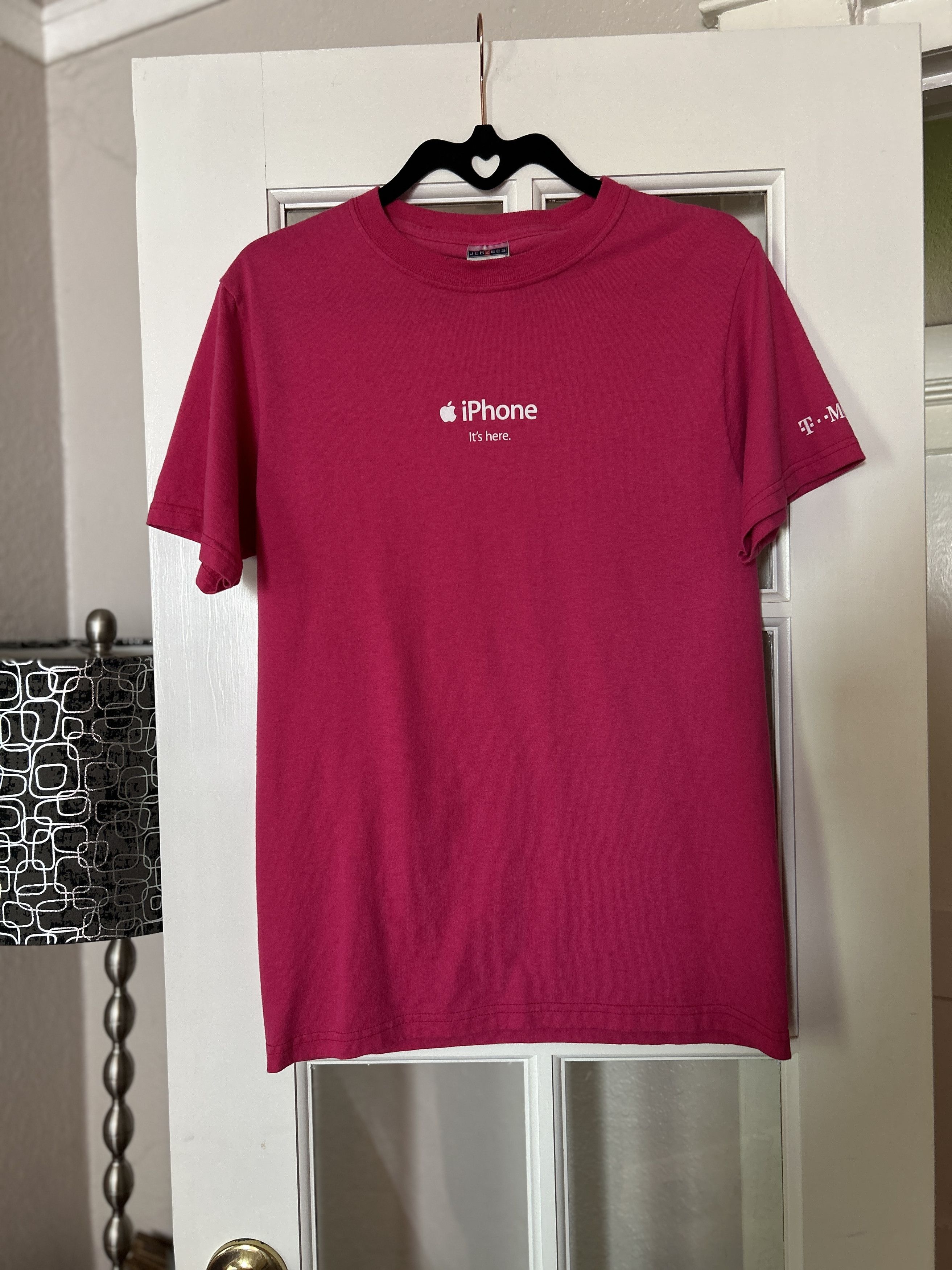 Apple Rare Iphone Launch Apple It's Here T-Mobile Promo Tshirt Size US S / EU 44-46 / 1 - 4 Thumbnail