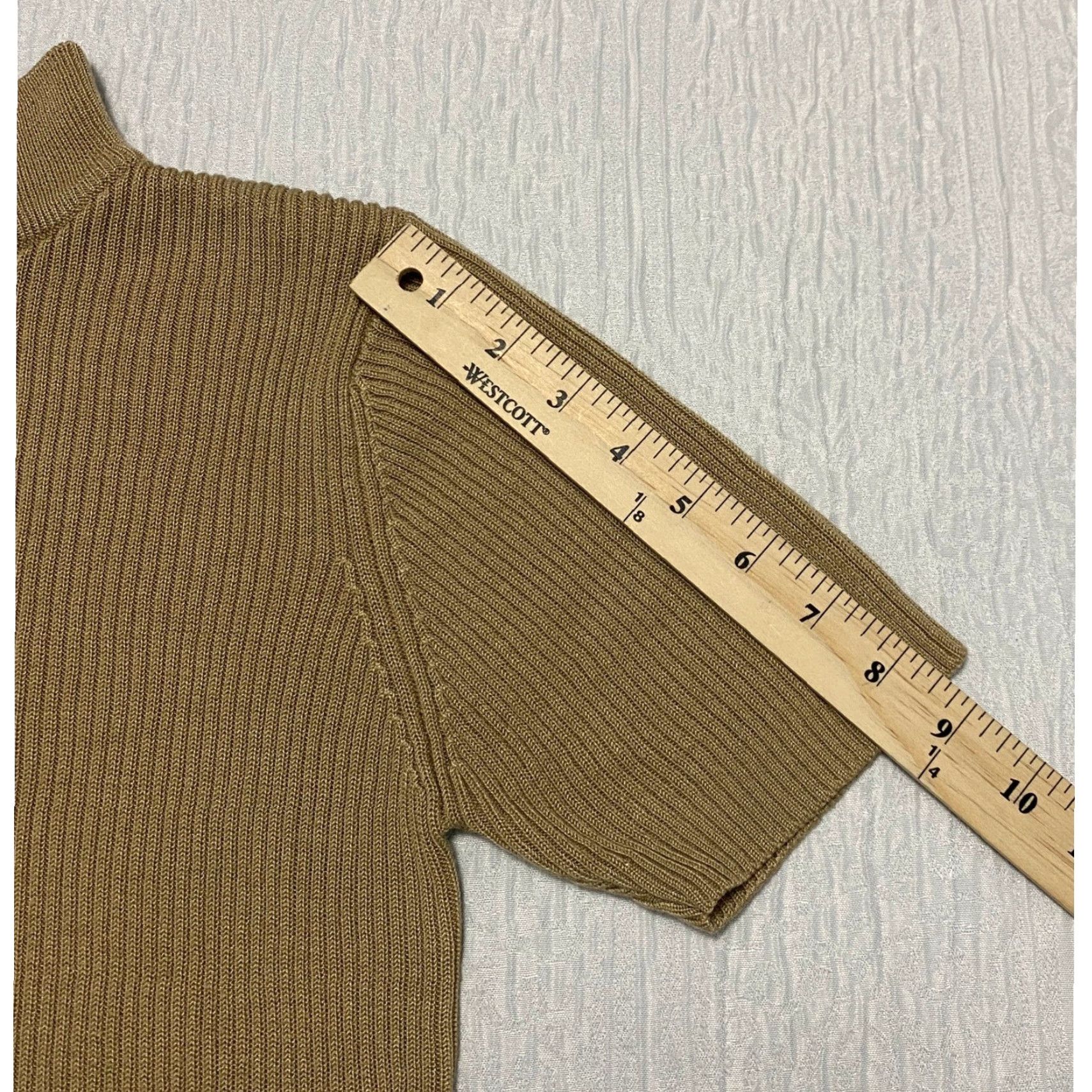 Vintage VINTAGE Crystal Kobe Ribbed Knit Top Short Sleeve Mock Neck Acrylic Tan Small Women’s Shirt Size S / US 4 / IT 40 - 6 Thumbnail