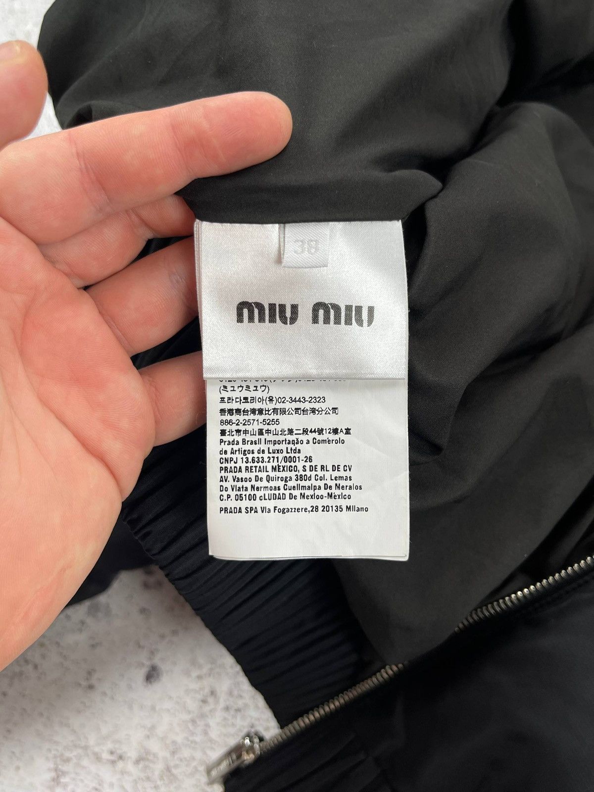 Miu Miu Miu Miu Women Black Cropped Down Puffer Jacket Bomber Zip Size XS / US 0-2 / IT 36-38 - 14 Thumbnail