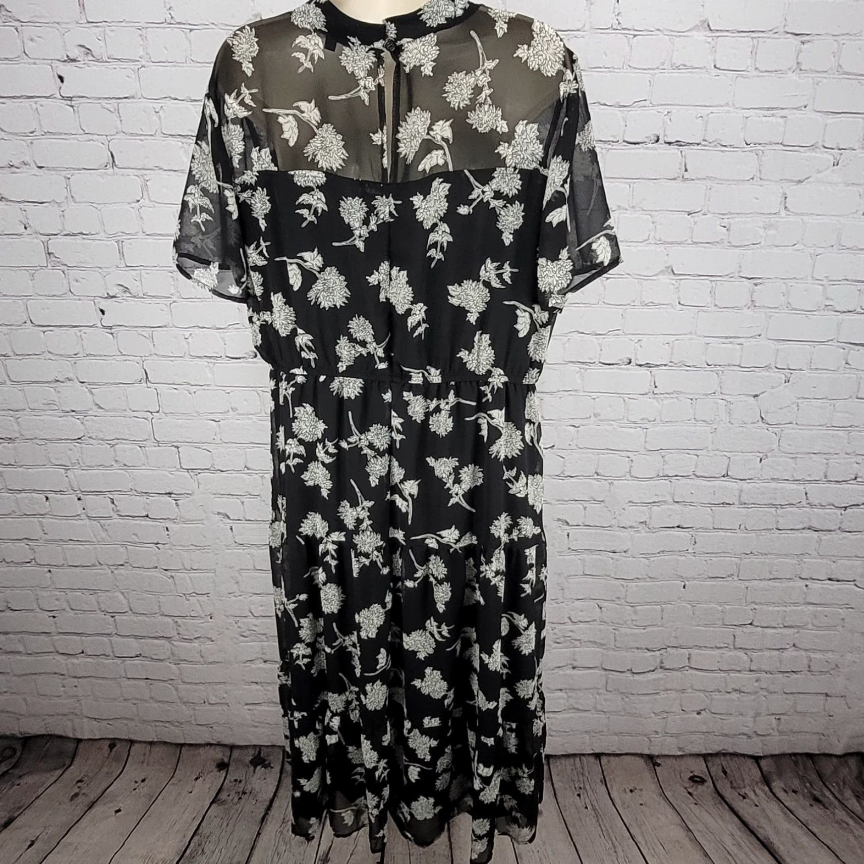 Lulus Lulus Black Floral Chiffon Short Sleeve Lined Tiered Midi Sun Dress XL Size 40" / US 18 - 2 Thumbnail