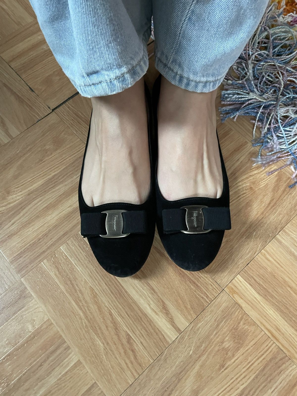 Salvatore Ferragamo Salvatore Ferragamo Flats with silver bow Size US 8 / IT 38 - 3 Thumbnail