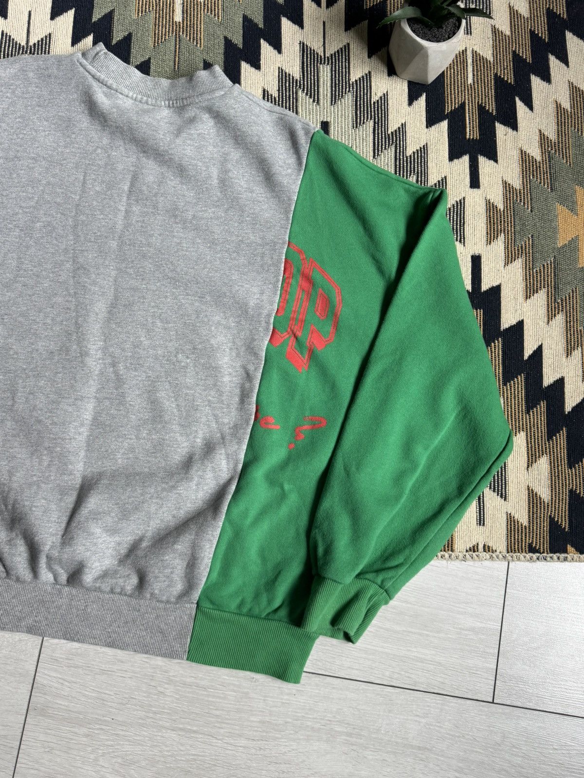 Band Tees BTS Oversized Band “Fake Love” Seeatshirt Size US L / EU 52-54 / 3 - 7 Thumbnail