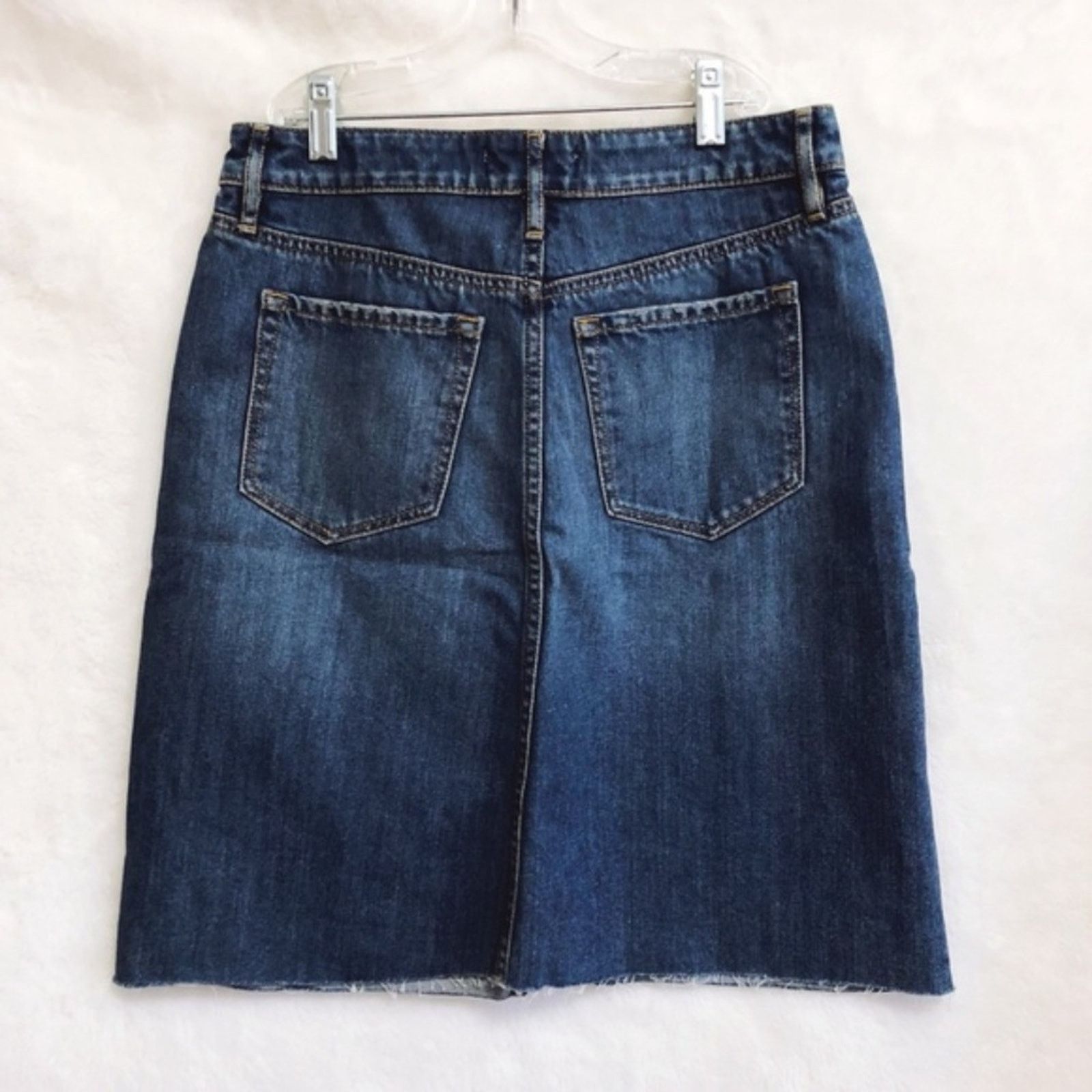 Loft LOFT Medium Wash Distressed Denim Skirt with Front Slit Size 26" / US 2 / IT 38 - 7 Thumbnail