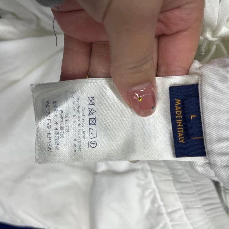Louis Vuitton LOUIS VUITTON size l White logo printed striped leather bas Size US 32 / EU 48 - 4 Thumbnail