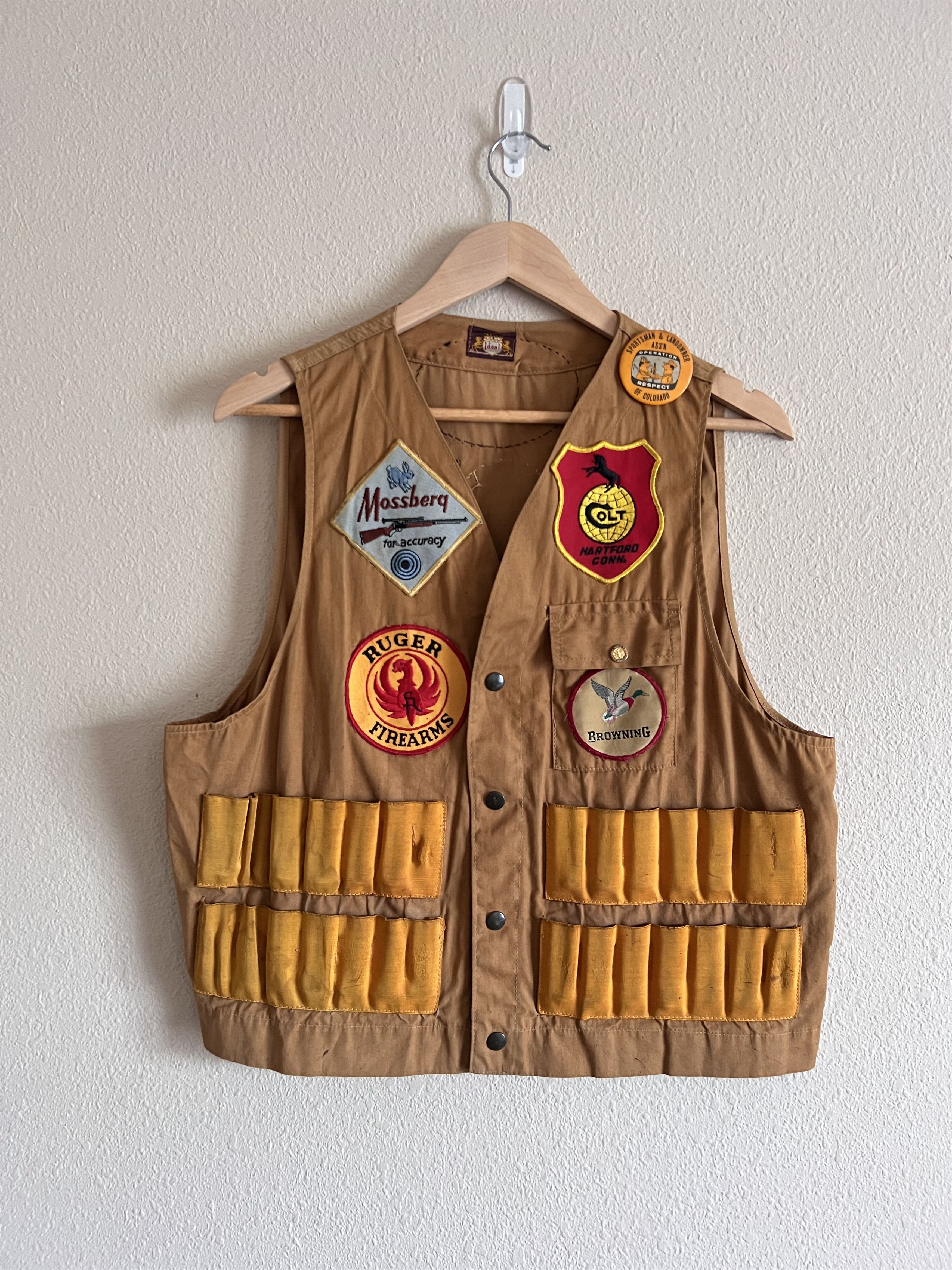Vintage Vintage 80s Hunting Vest with Patches and Pins Size US L / EU 52-54 / 3 - 1 Thumbnail