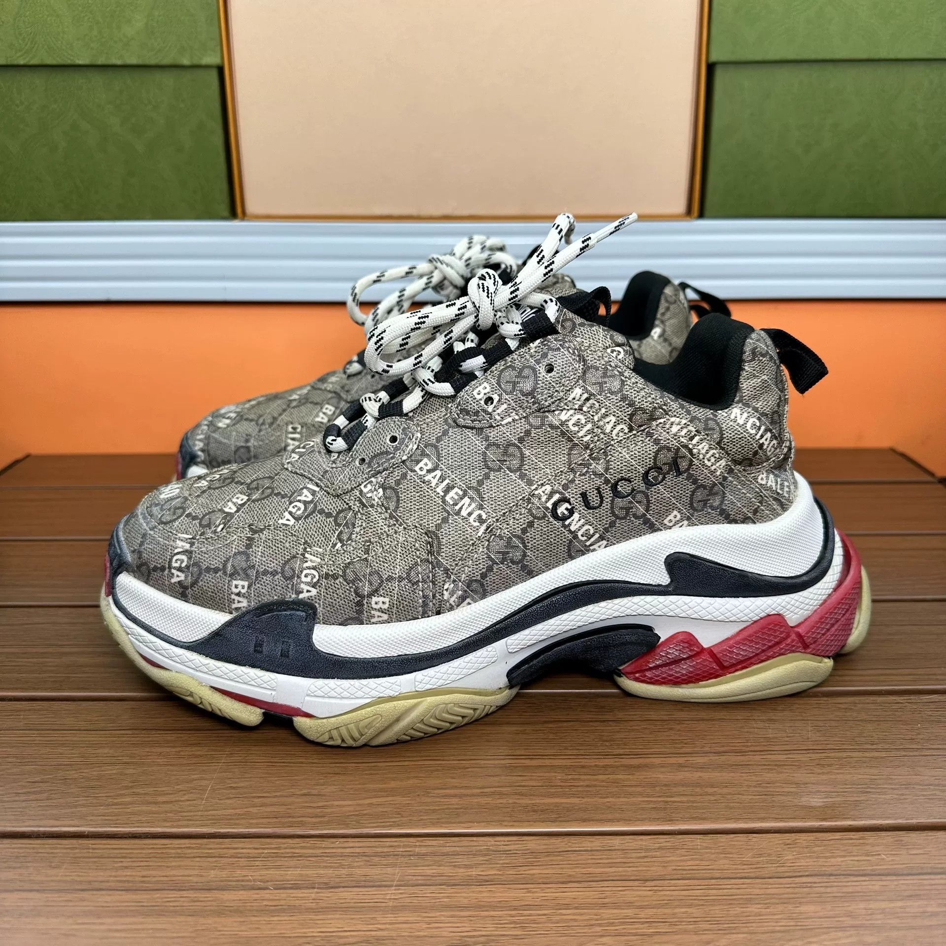 Balenciaga Balenciaga Collab Brown Lowtop Sneakers 7 Men Size US 7 / EU 40 - 1 Thumbnail