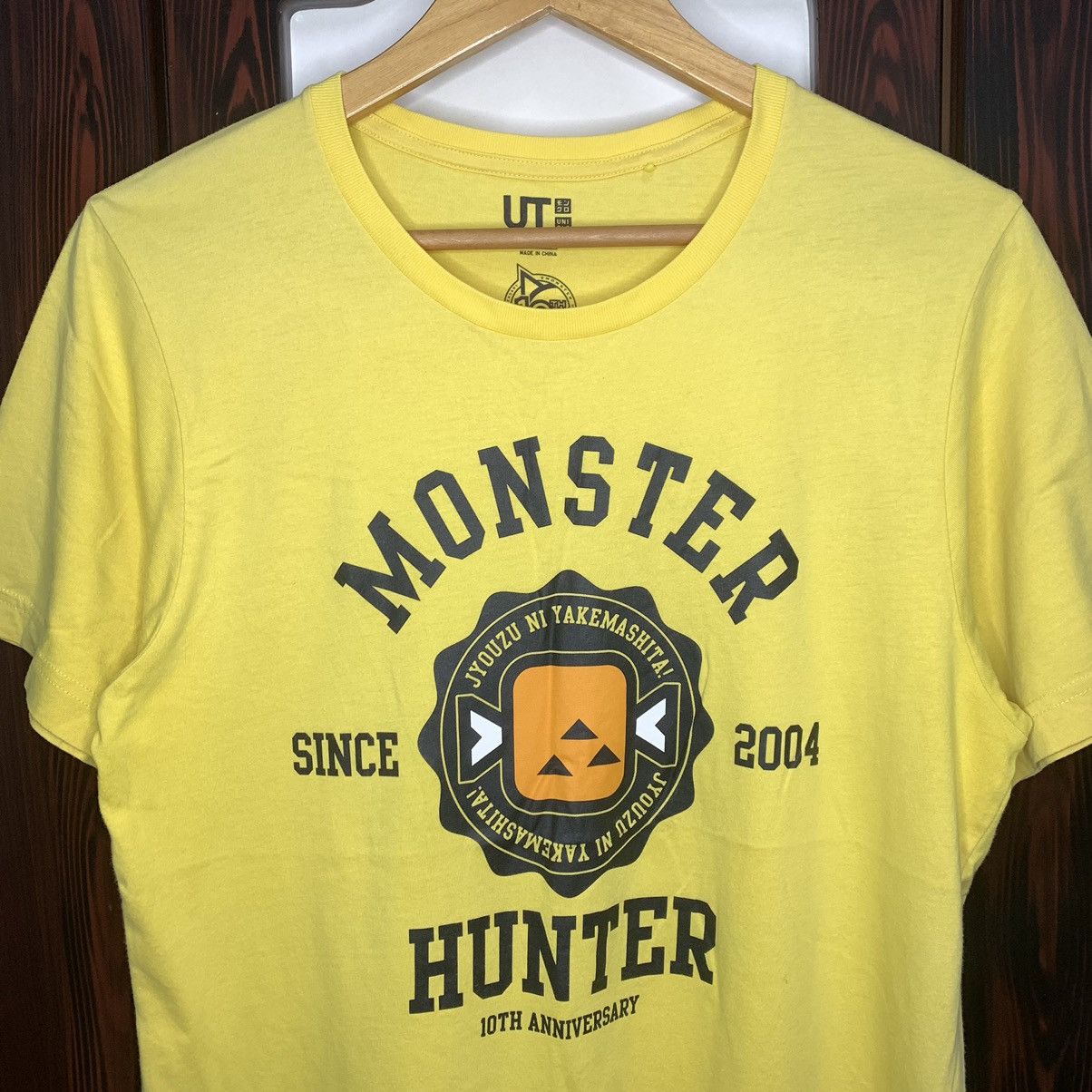 Anime × Japanese Brand × Vintage Vintage Uniqlo X Monster Hunter Anime T-shirt Size US M / EU 48-50 / 2 - 2 Thumbnail