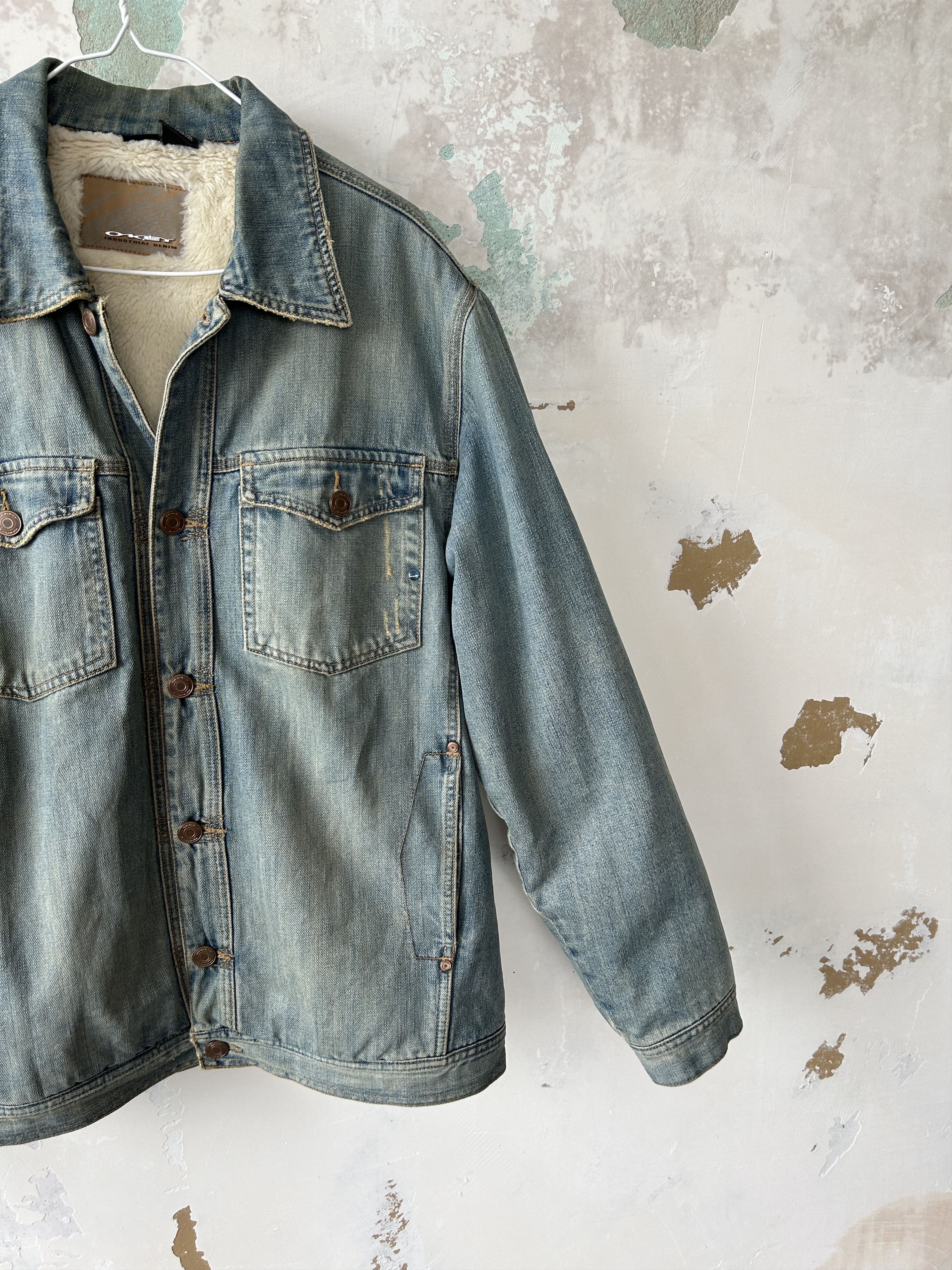 Oakley Vintage Oakley Sherpa Denim Jacket Trucker Lined Size US L / EU 52-54 / 3 - 2 Thumbnail