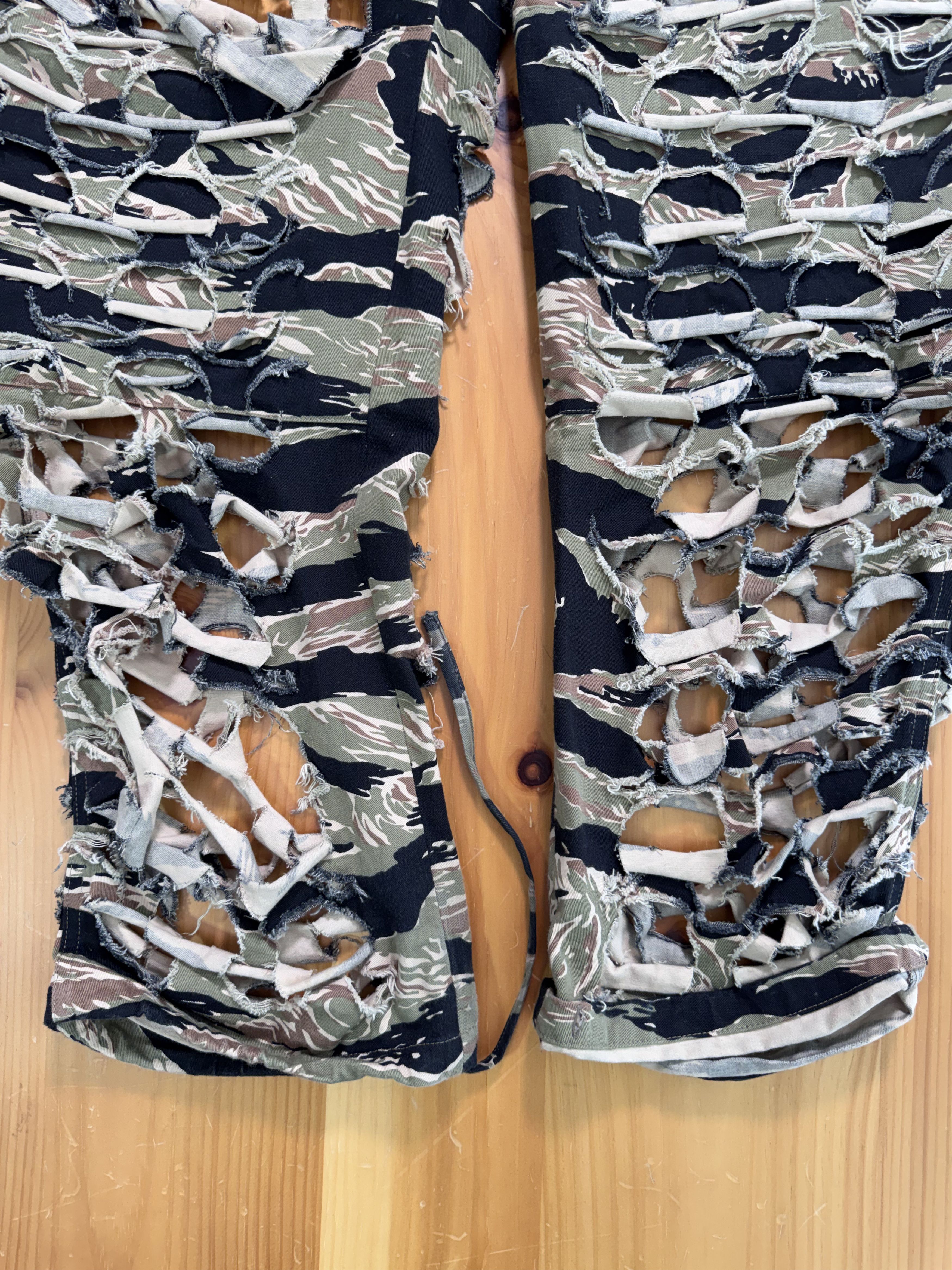 Vetements AW18 Runway Vetements Laser Cut Tiger Camo Cargo Pant Size US 34 / EU 50 - 2 Thumbnail