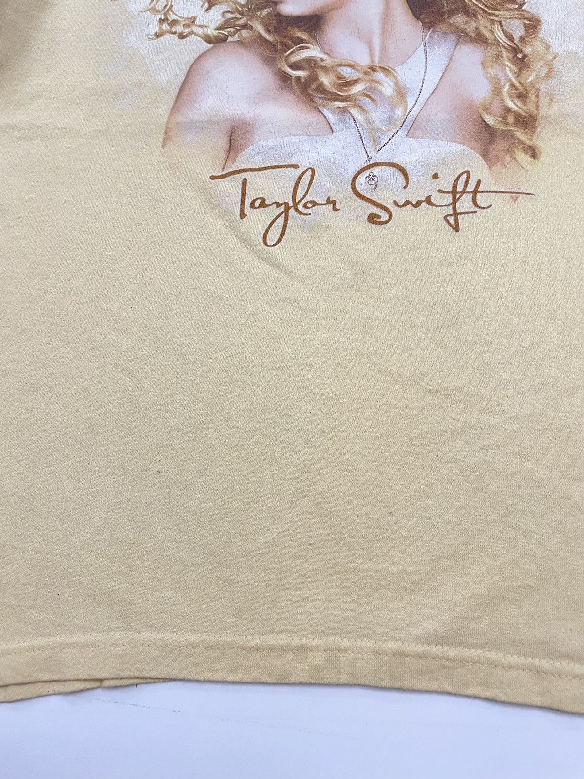 Band Tees Vintage Taylor Swift Fearless Album Tour Promo T-Shirt Size US M / EU 48-50 / 2 - 6 Thumbnail