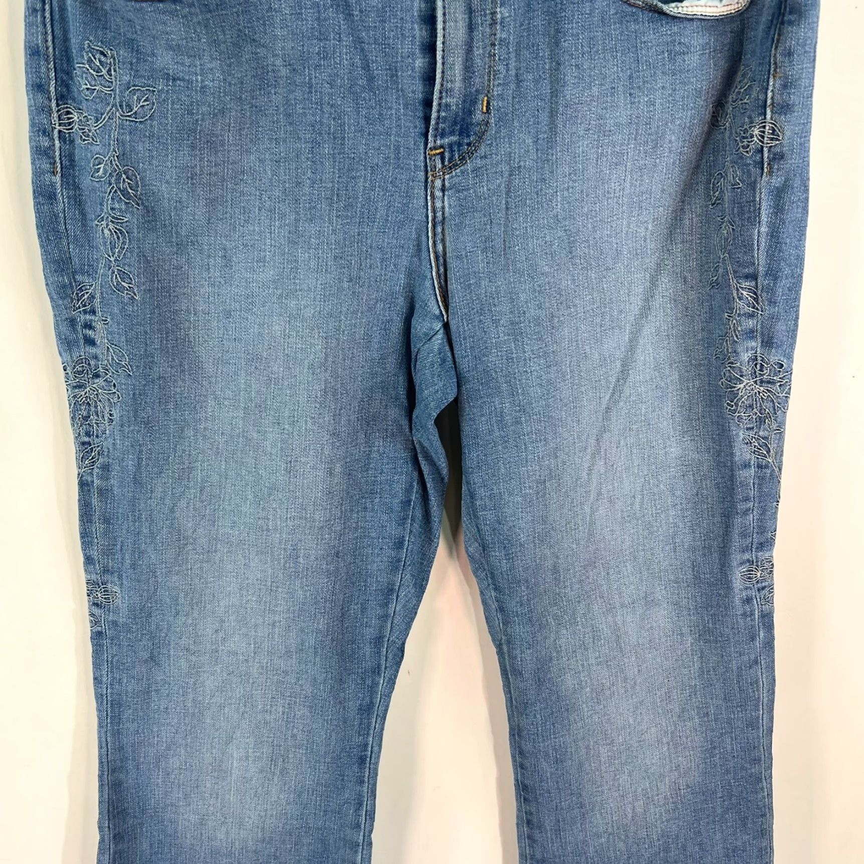 Levi's VINTAGE Levi's Classic Bootcut Jeans Women's Size 10 32X29 Blue Denim Floral Embroidered Mid Rise Stretch Size 32" / US 10 / IT 46 - 3 Thumbnail
