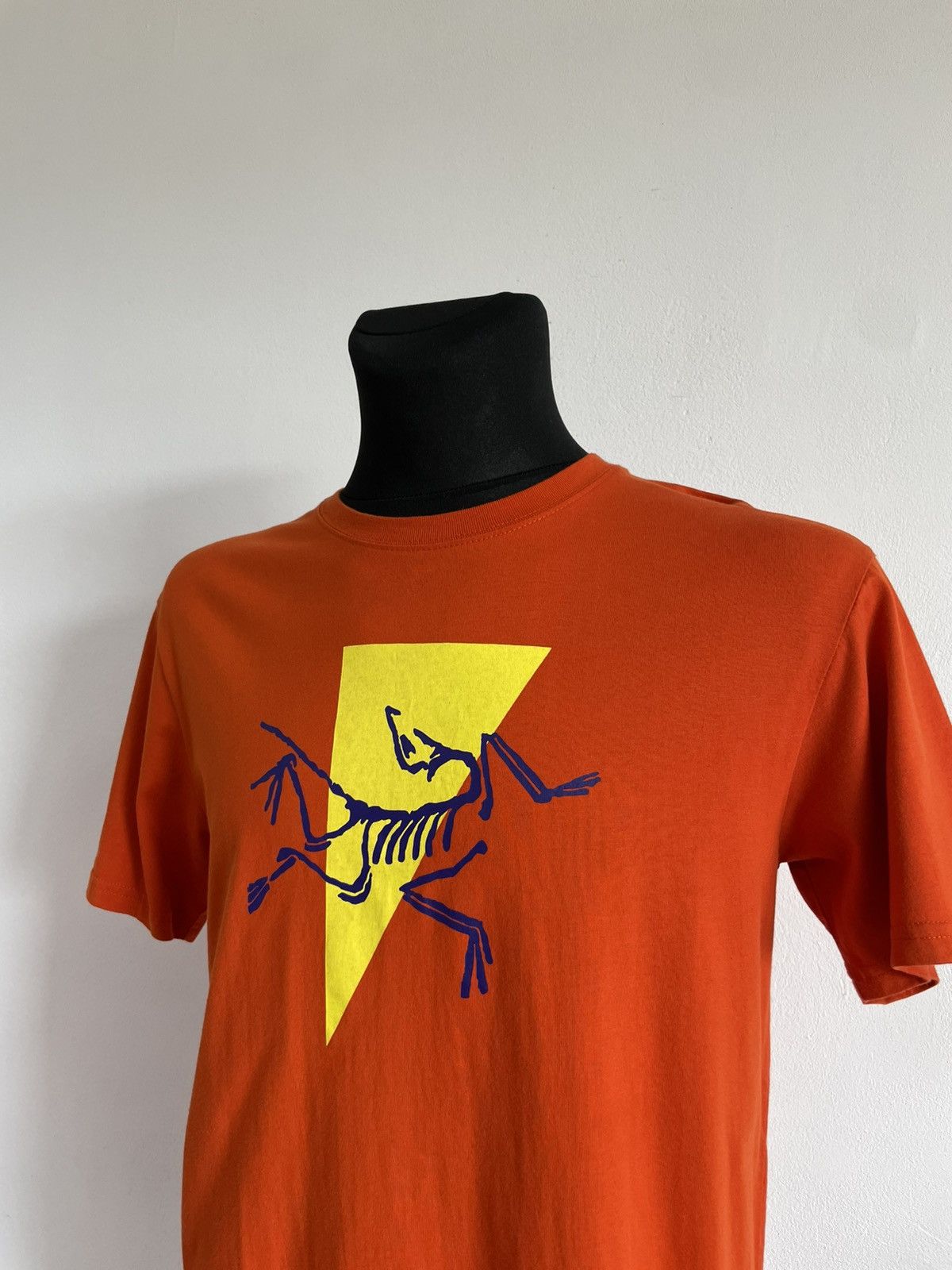 Arc'teryx × Vintage Vintage Arc'teryx Apostrophe Big Logo Orange T-shirt Size M Size US M / EU 48-50 / 2 - 4 Thumbnail