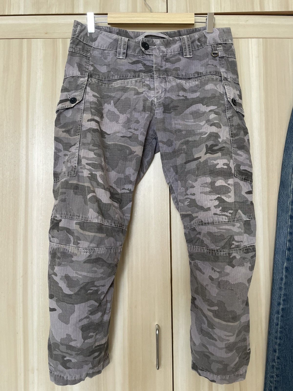 Marithe + Francois Girbaud Archive Girbaud Tactical Cargo Grey Camo Cropped Pants Size US 33 - 2 Thumbnail