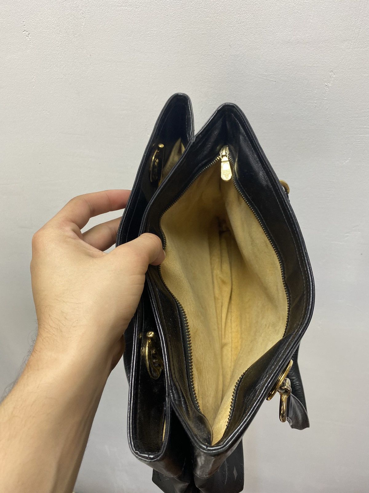 Japanese Brand × MCM MCM Tote Bag Vintage Leather Bag Made in Germany Size ONE SIZE - 16 Thumbnail