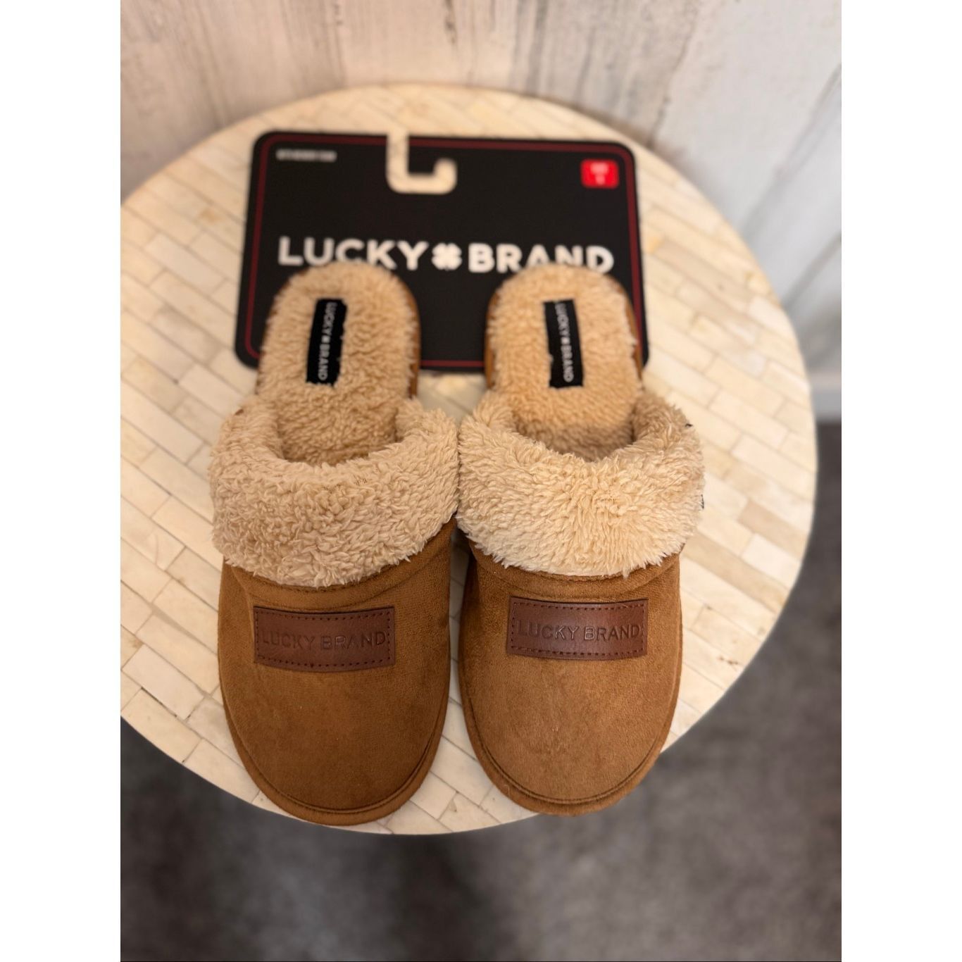 Lucky Brand Lucky Brand Women’s Tan Plush Slippers Size Small 7/8 Cozy Faux Fur Indoor House Shoes New Size US 7 / IT 37 - 2 Thumbnail