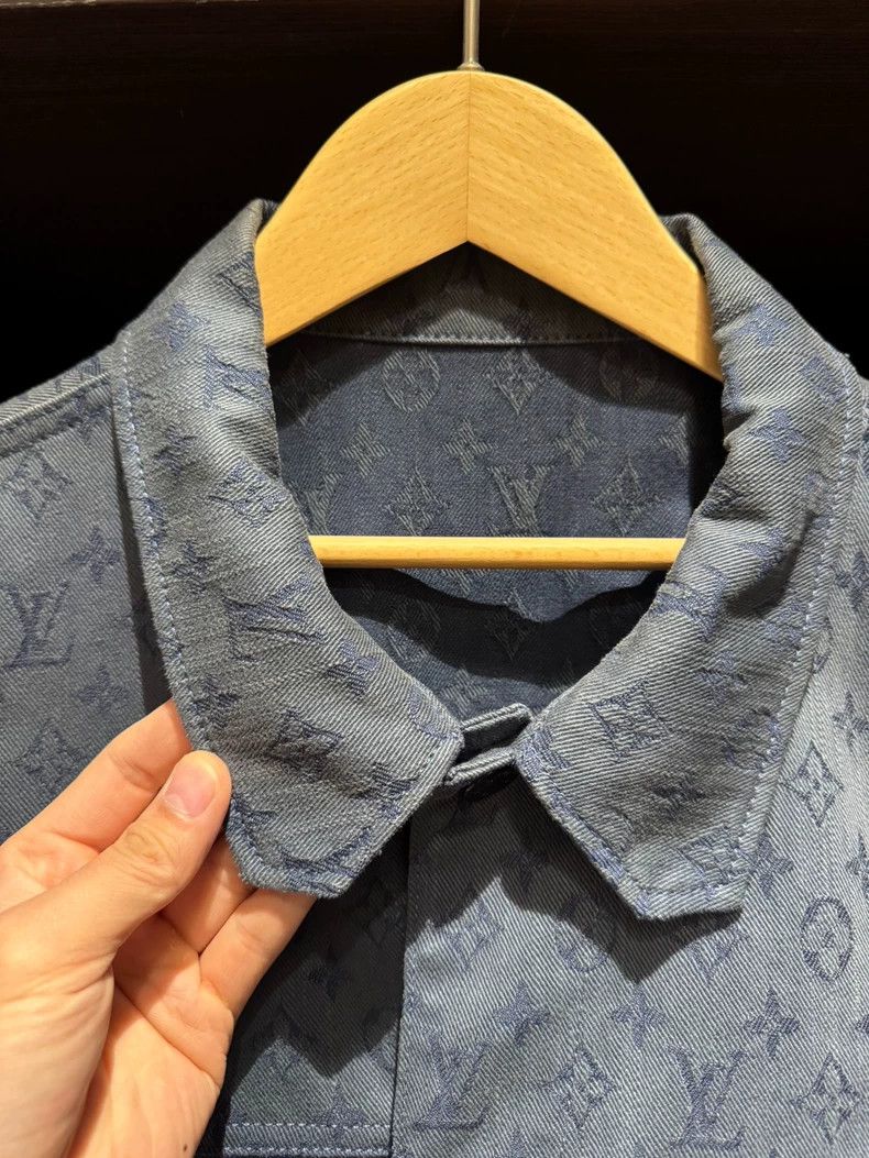 Louis Vuitton LOUIS VUITTON Logo Full Print Single Breasted Casual Long S Size US L / EU 52-54 / 3 - 1 Thumbnail