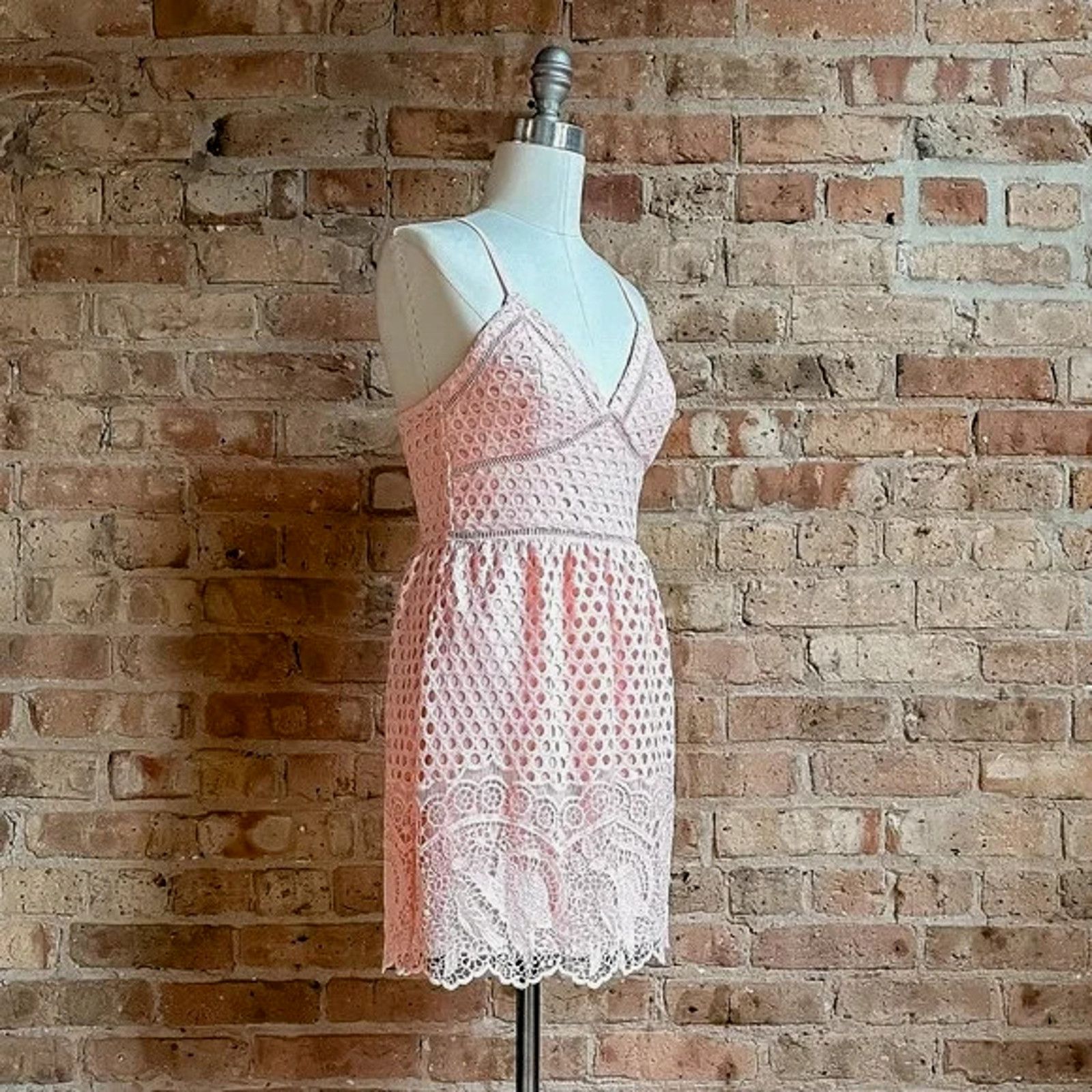 Abercrombie & Fitch ABERCROMBIE & FITCH CORAL EYELET CROCHET SUMMER DRESS SZ M Size M / US 6-8 / IT 42-44 - 3 Thumbnail