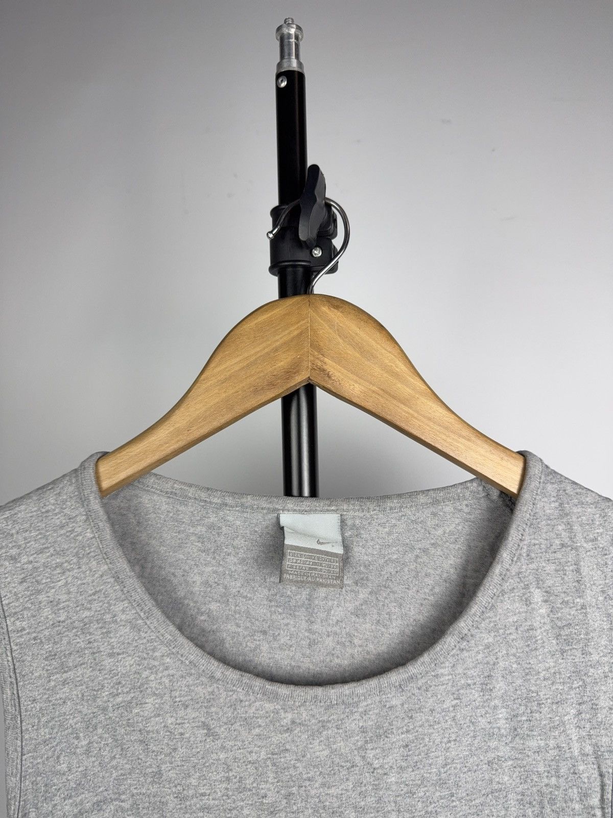 Nike 00s Vintage Nike Minimalist Sleeveless Tank Top Grey Swoosh Size US L / EU 52-54 / 3 - 4 Thumbnail