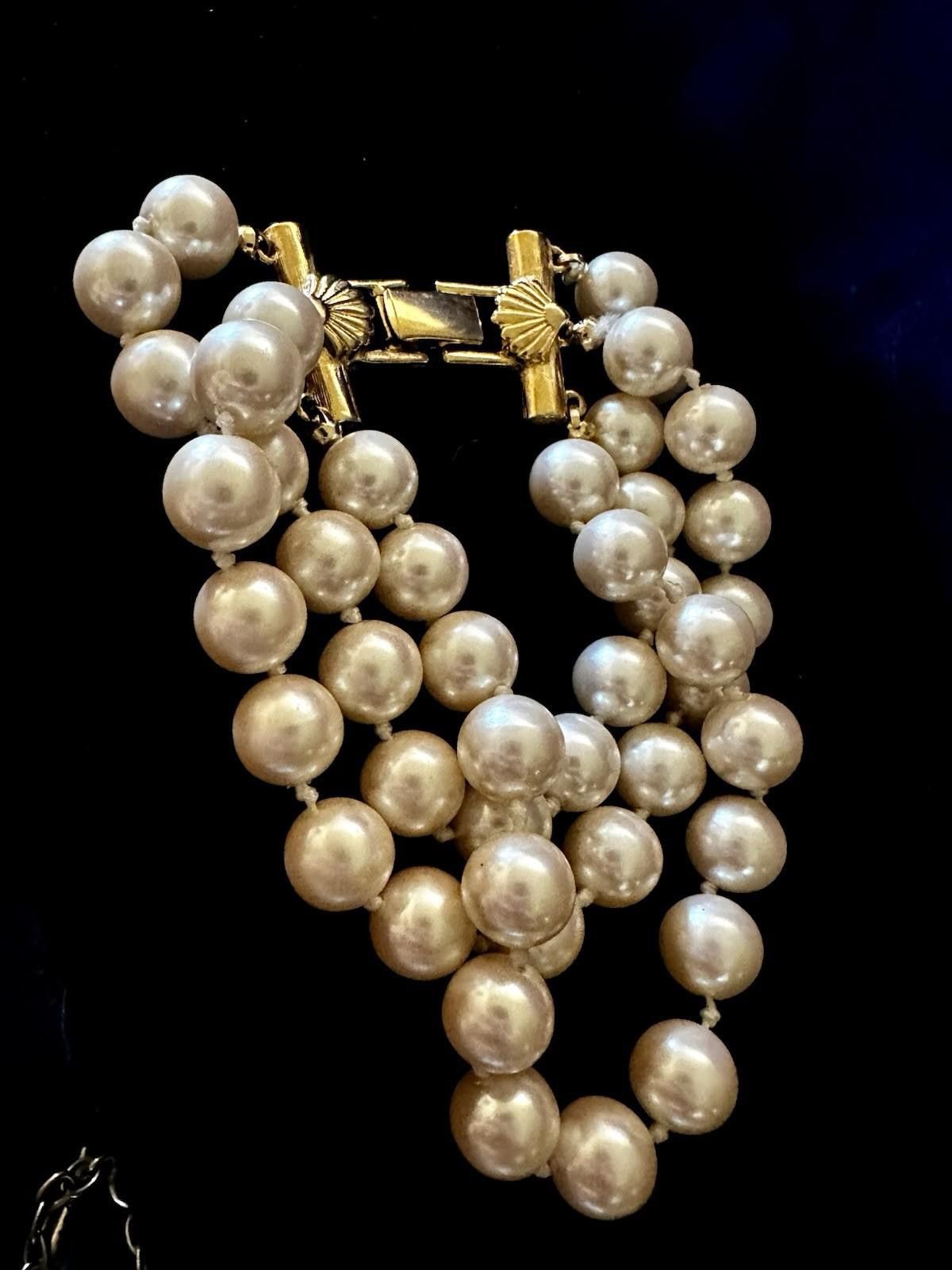 Other Vintage Richelieu Triple Strand Faux Pearl Gold Bracelet Size ONE SIZE - 2 Thumbnail