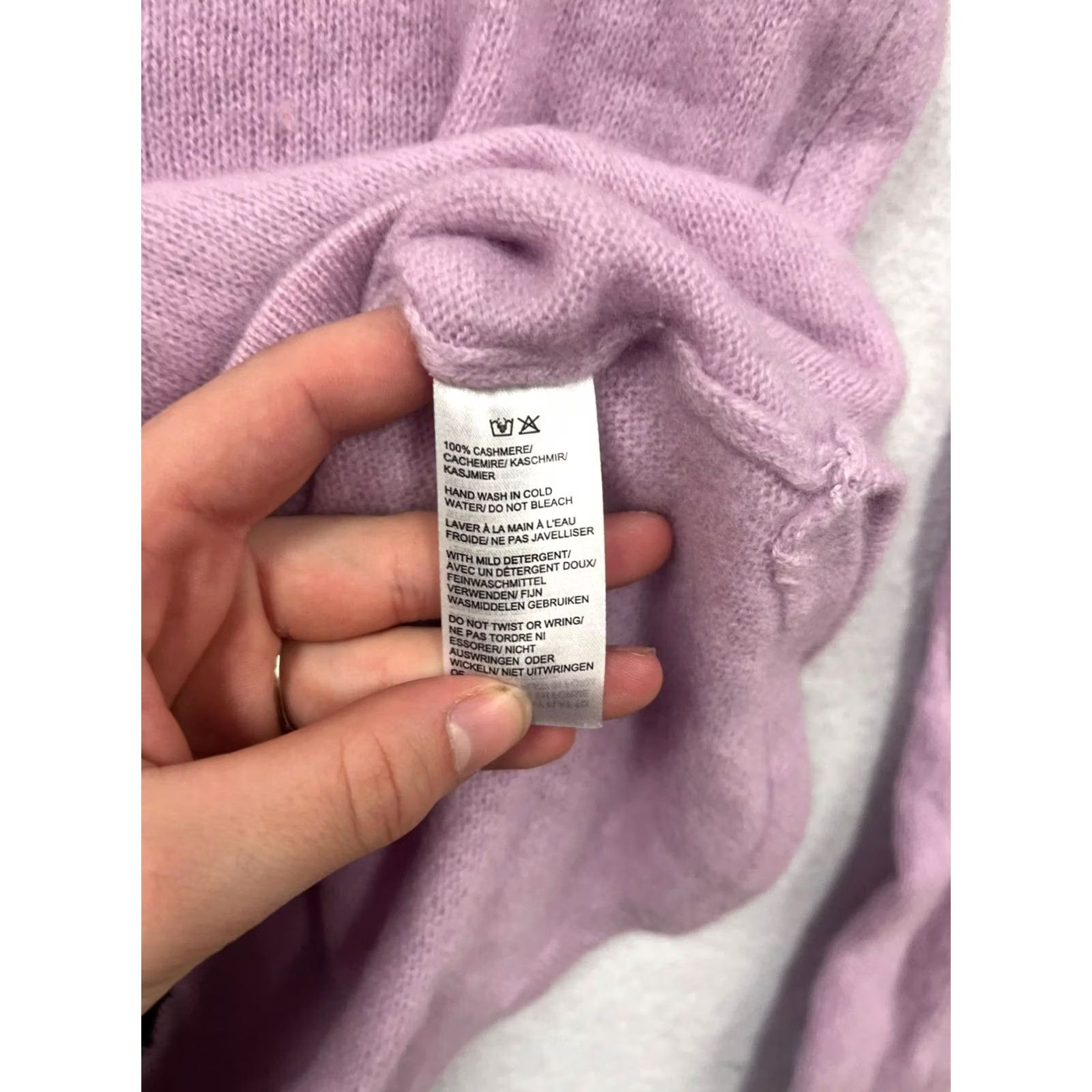 Saks Fifth Avenue VINTAGE Saks Fifth Avenue Womens Sweater Lavender 100% Cashmere Long Sleeve M Womens Size M / US 6-8 / IT 42-44 - 4 Thumbnail