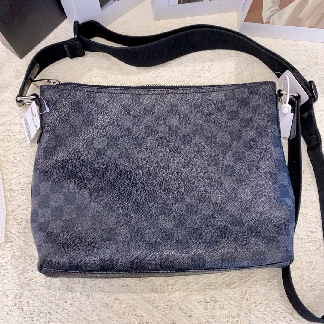 Louis Vuitton Pre-loved Bag Very good condition Size ONE SIZE - 1 Thumbnail