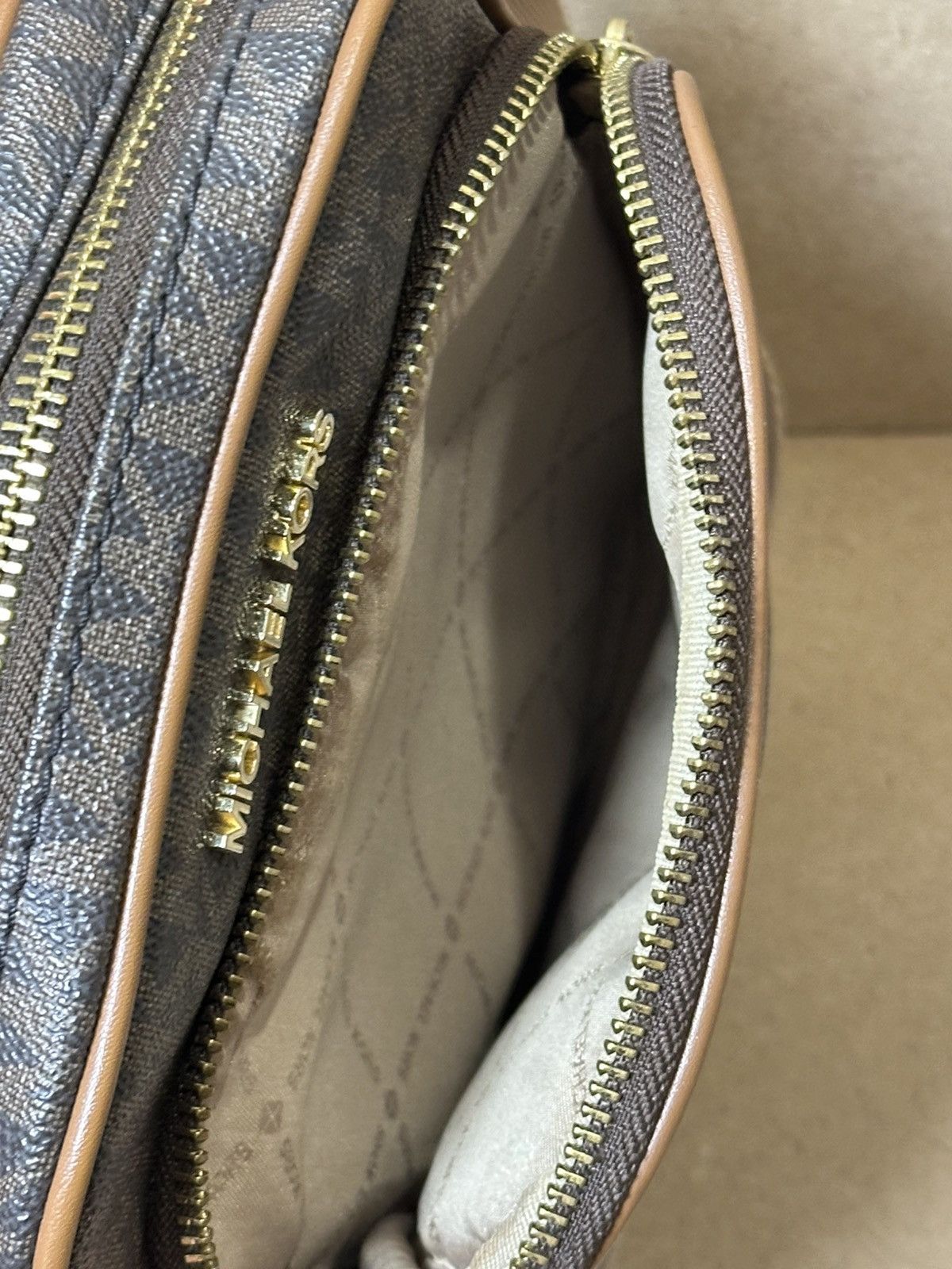 Michael Kors MICHAEL KORS SLING SLING BAG. Size ONE SIZE - 15 Thumbnail