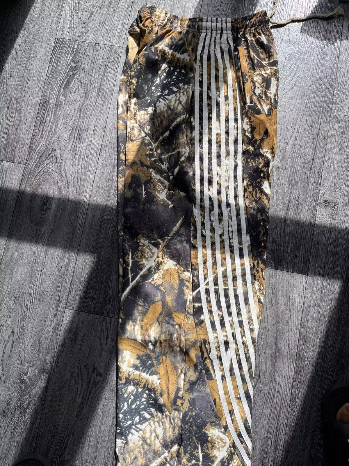 Japanese Brand × Vintage Y2K Camouflage Elastic Waist Embroidered Striped Sweatpant Size US 36 / EU 52 - 6 Thumbnail