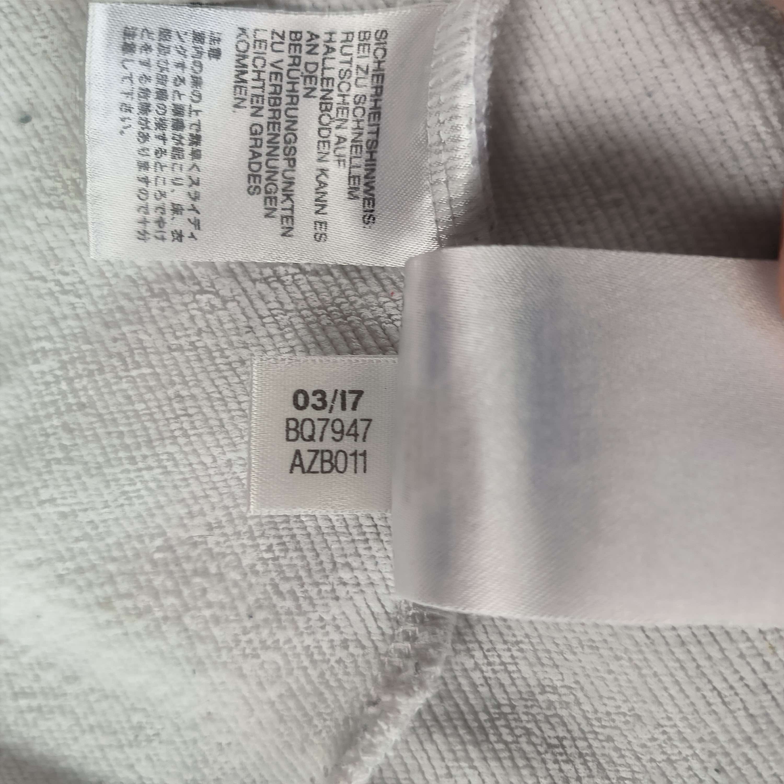 Adidas Real Madrid 2017-18 Adidas football training top size M Size US M / EU 48-50 / 2 - 6 Thumbnail