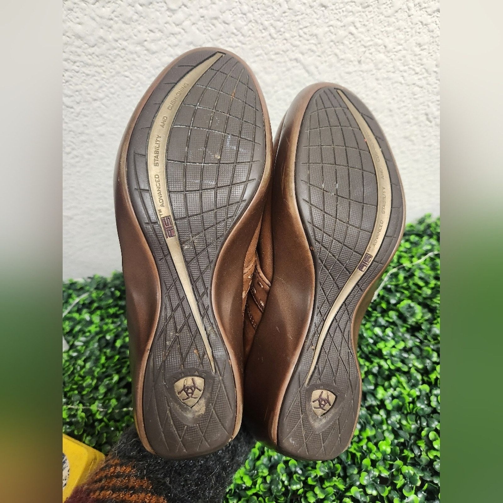 Ariat Ariat‎ Women’s Chestnut Leather slip on clog shoe in size 8B Size US 8 / IT 38 - 6 Thumbnail
