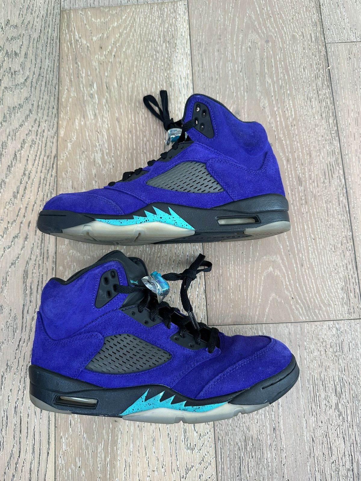 Jordan Brand Jordan 5 Retro Alternate Grape Size US 8.5 / EU 41-42 - 4 Thumbnail