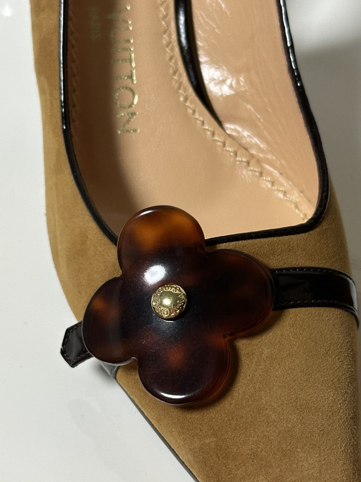 Louis Vuitton LOUIS VUITTON Tortoiseshell Flower Suede Slingback Sandals Size US 7.5 / IT 37.5 - 7 Thumbnail