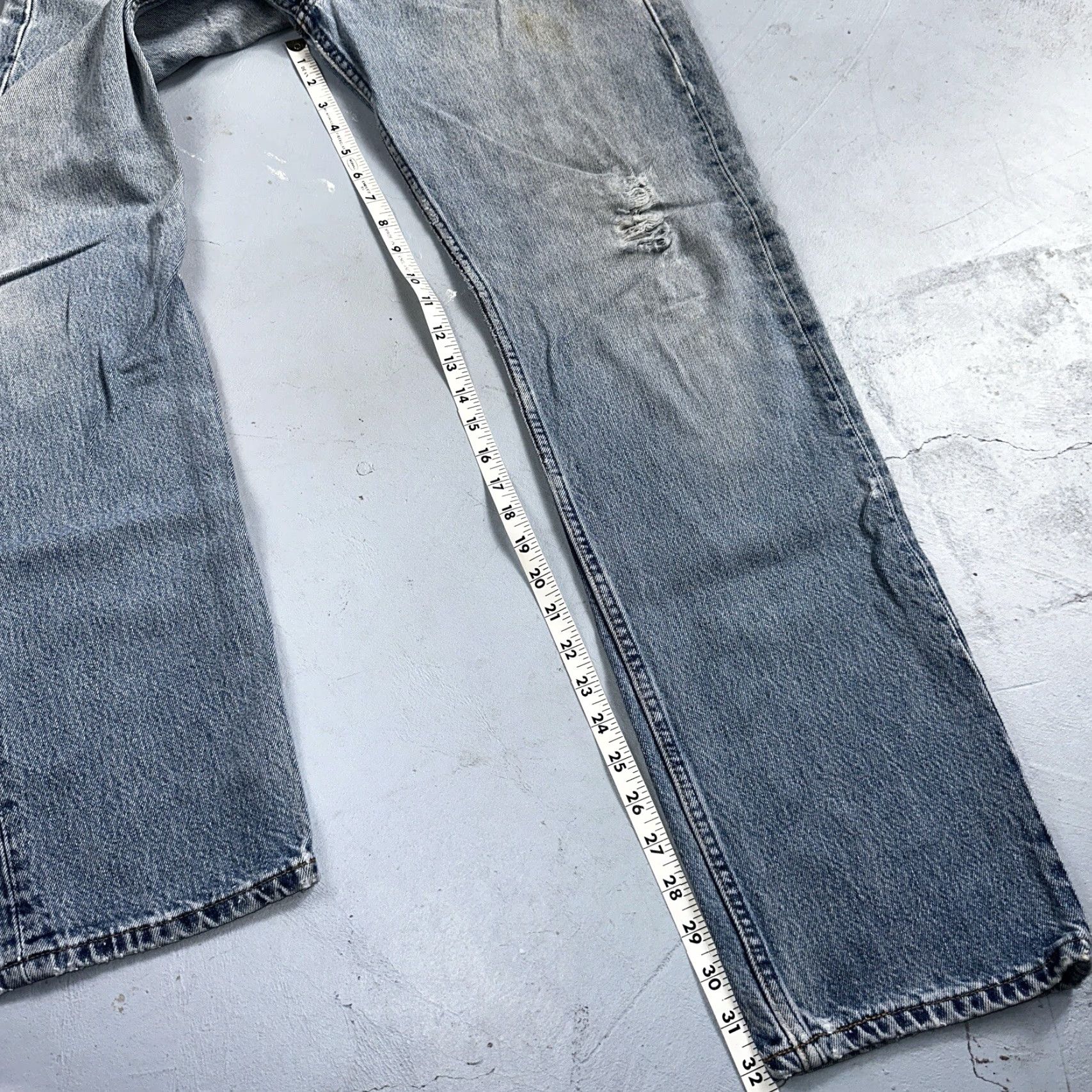 Levi's VINTAGE Levi's 501 Jeans Straight 90s 34x34 Light Blue Denim Men 34 Regular Master(Note: This line seems off). Size US 34 / EU 50 - 6 Thumbnail
