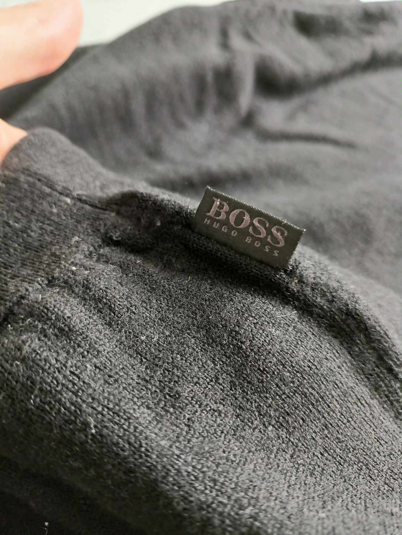 Hugo Boss Hugo Boss men's V-neck sweater - label size L (more like S) Size US S / EU 44-46 / 1 - 10 Thumbnail
