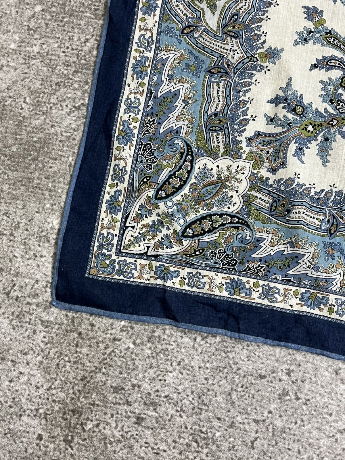 Yves Saint Laurent Vintage YSL Handkerchief / Bandana / Neckerchief Size ONE SIZE - 5 Thumbnail