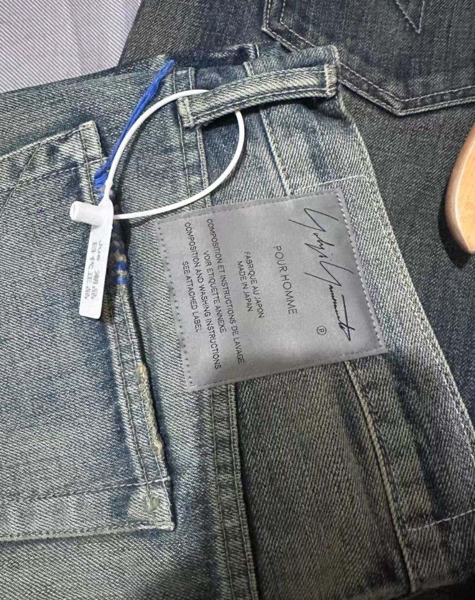 Neighborhood Neighborhood size m Distressed Slashed Washed Jeans Size US 30 / EU 46 - 5 Thumbnail