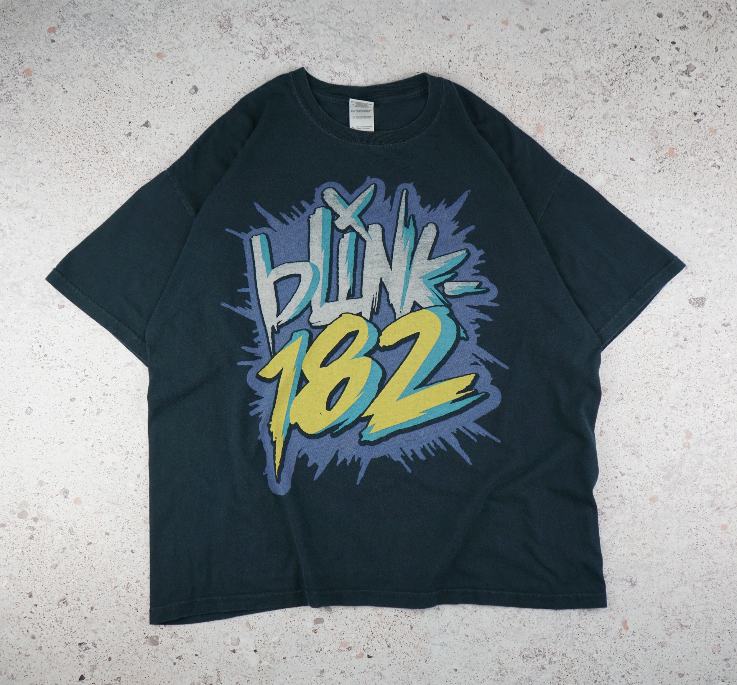 Band Tees × Vintage Vintage Blink 182 2012 Tour T Shirt Size US XXL / EU 58 / 5 - 1 Thumbnail