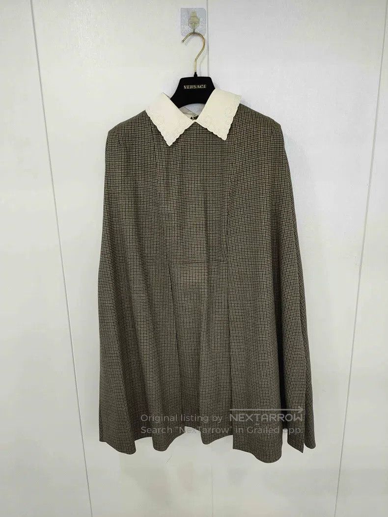 Fendi Fendi Heavy wool poncho coat, mulberry silk embroidery Size XS / US 0-2 / IT 36-38 - 1 Thumbnail