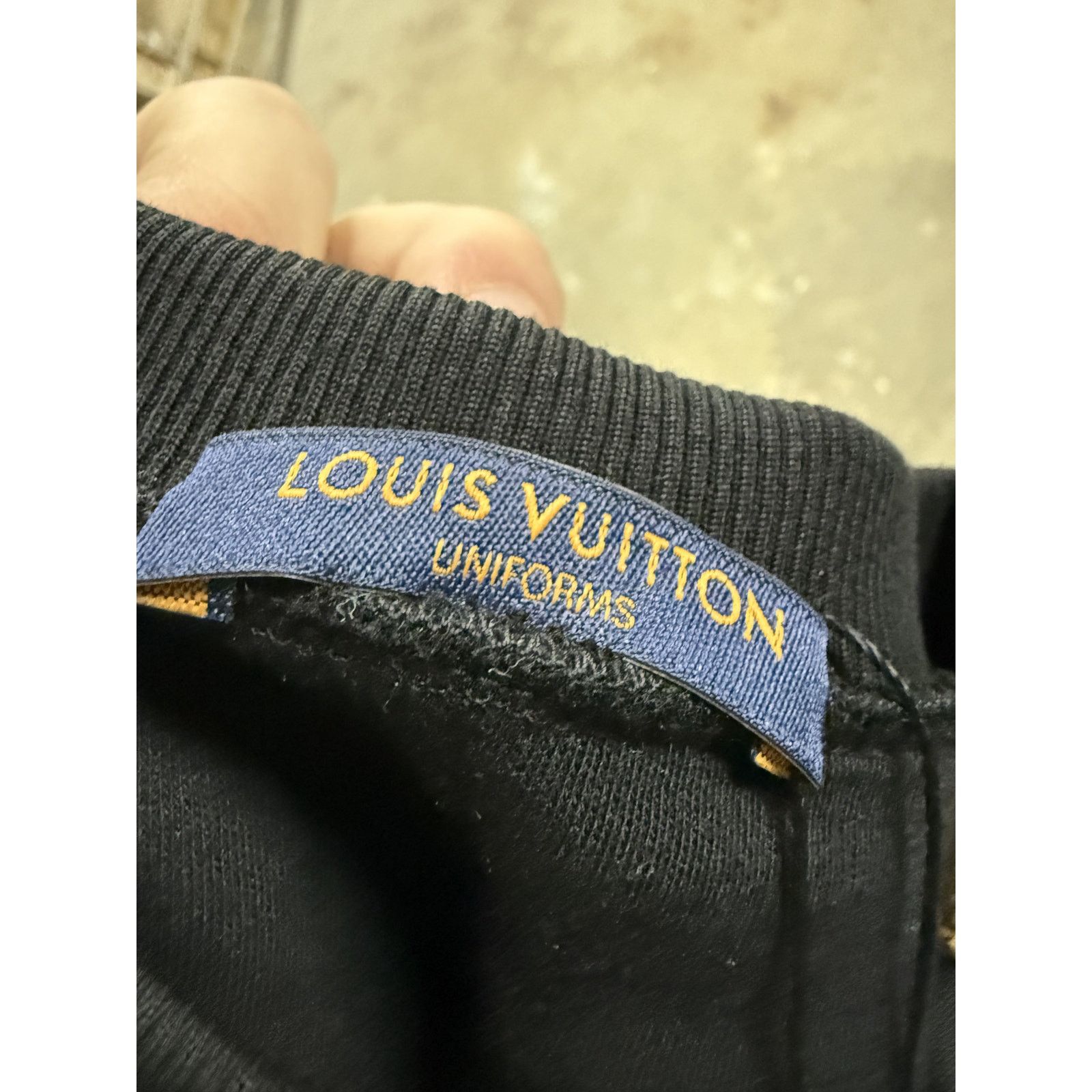Louis Vuitton Louis Vuitton Crewneck Black Uniform Used XL Size US XL / EU 56 / 4 - 3 Thumbnail