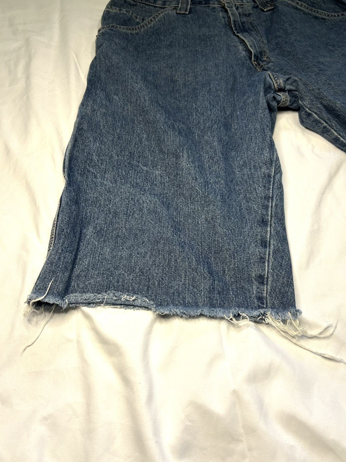 Levi's LEVI’s 519 DISTRESSED DENIM JORTS Size US 34 / EU 50 - 2 Thumbnail