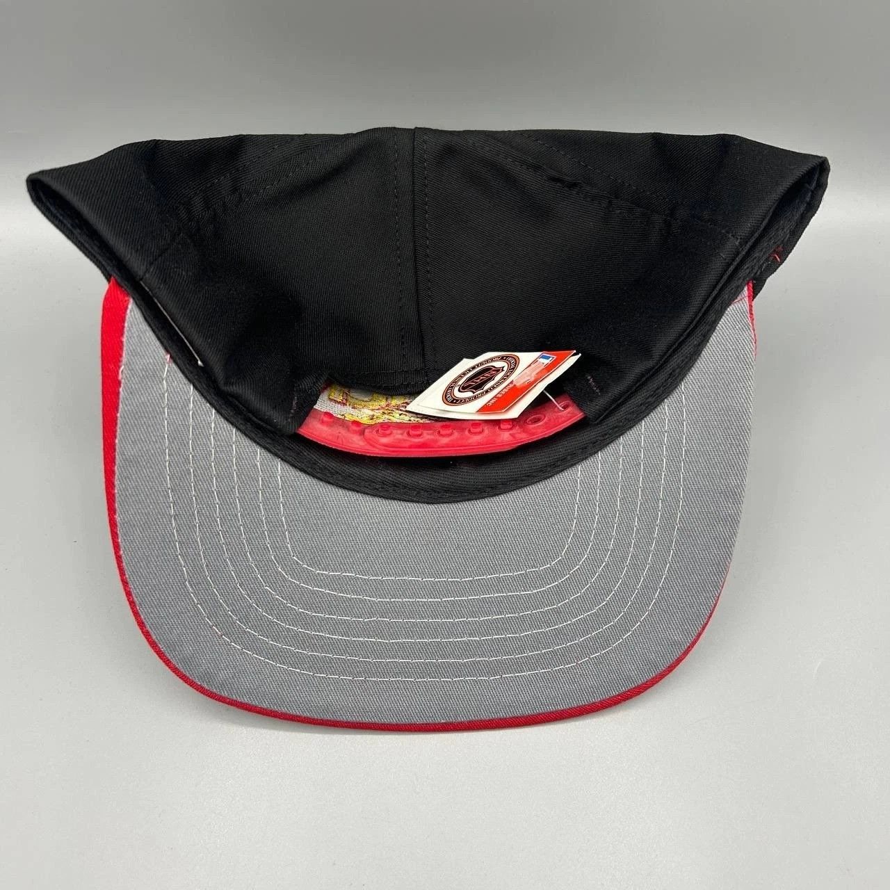 Twins Enterprise Inc. Vintage Vancouver Canucks NHL Hat Men Snap Back Cap New Size ONE SIZE - 7 Thumbnail