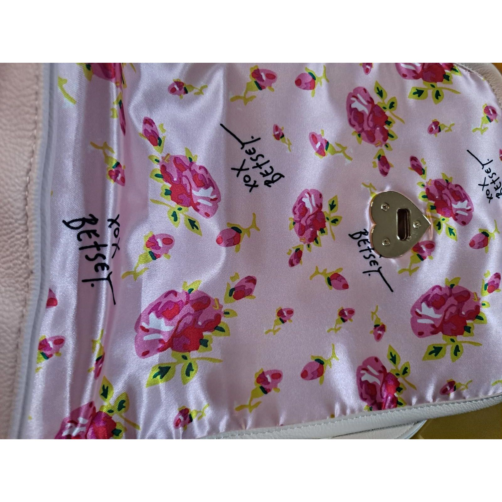 Betsey Johnson Betsey Johnson Pink Telephone Purse With Daisies Shoulder Ba Size ONE SIZE - 8 Thumbnail