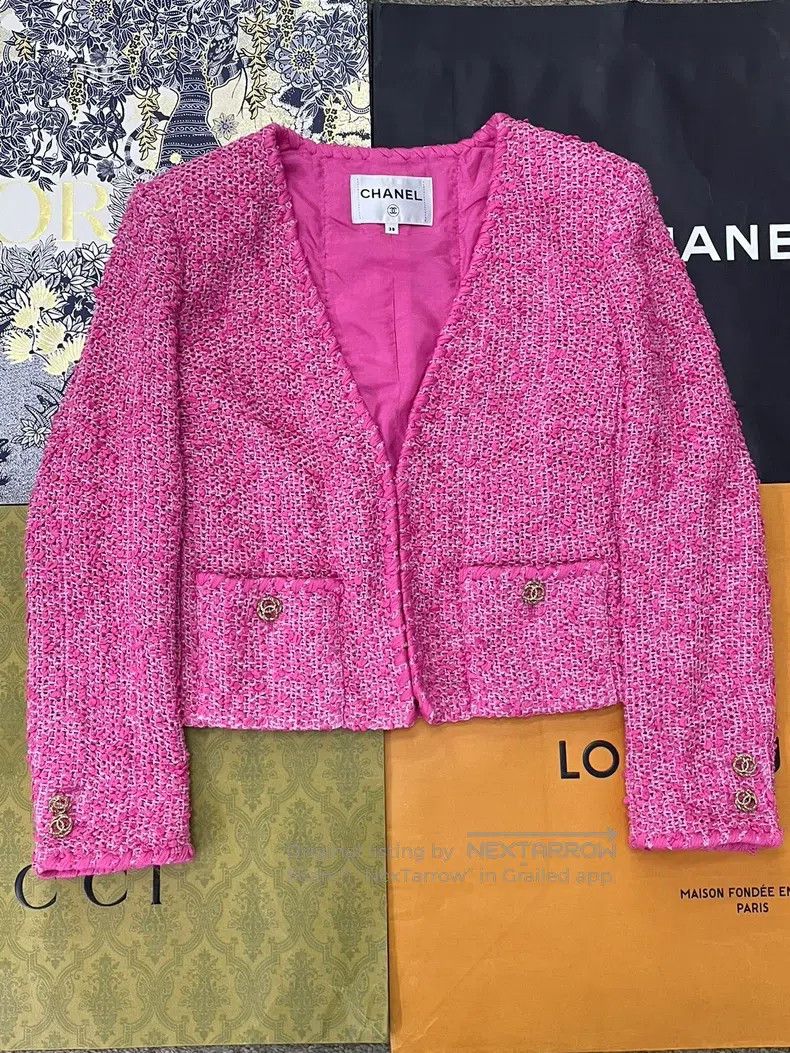 Chanel Chanel 21 early spring pink V-neck double C-button woven j Size XS / US 0-2 / IT 36-38 - 1 Thumbnail