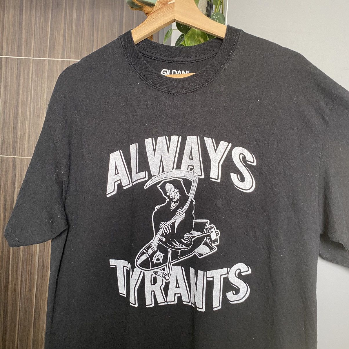 Vintage Thrashed Always Tyrants ERD GRUNGE HOLY GRAIL PUNK TSHIRT Size US L / EU 52-54 / 3 - 2 Thumbnail